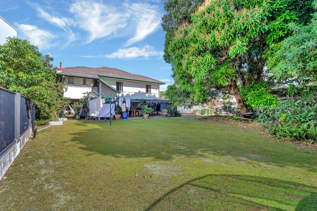 27 Parker Street, Labrador, QLD 4215