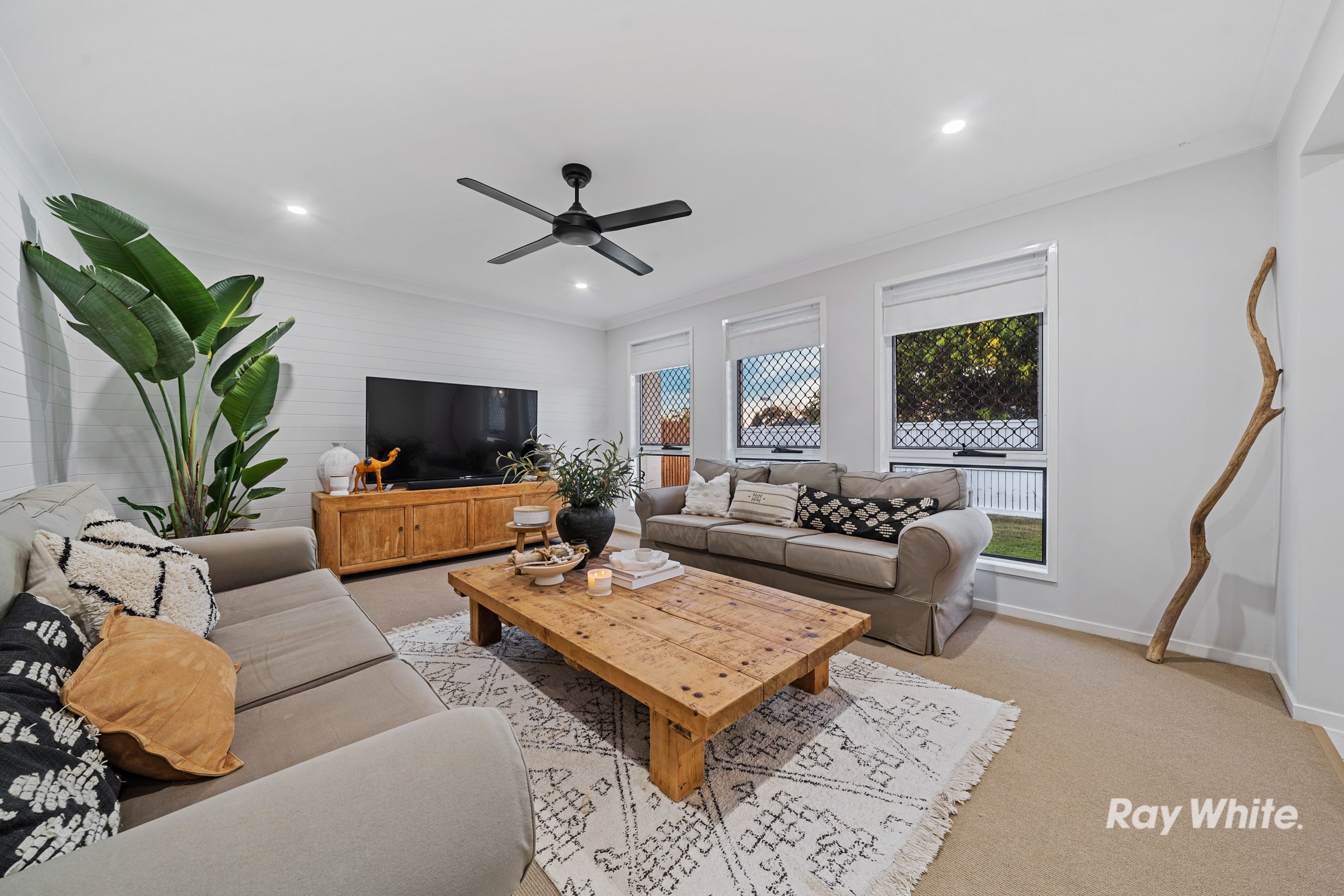 10 Paul Drive, Regents Park, QLD 4118