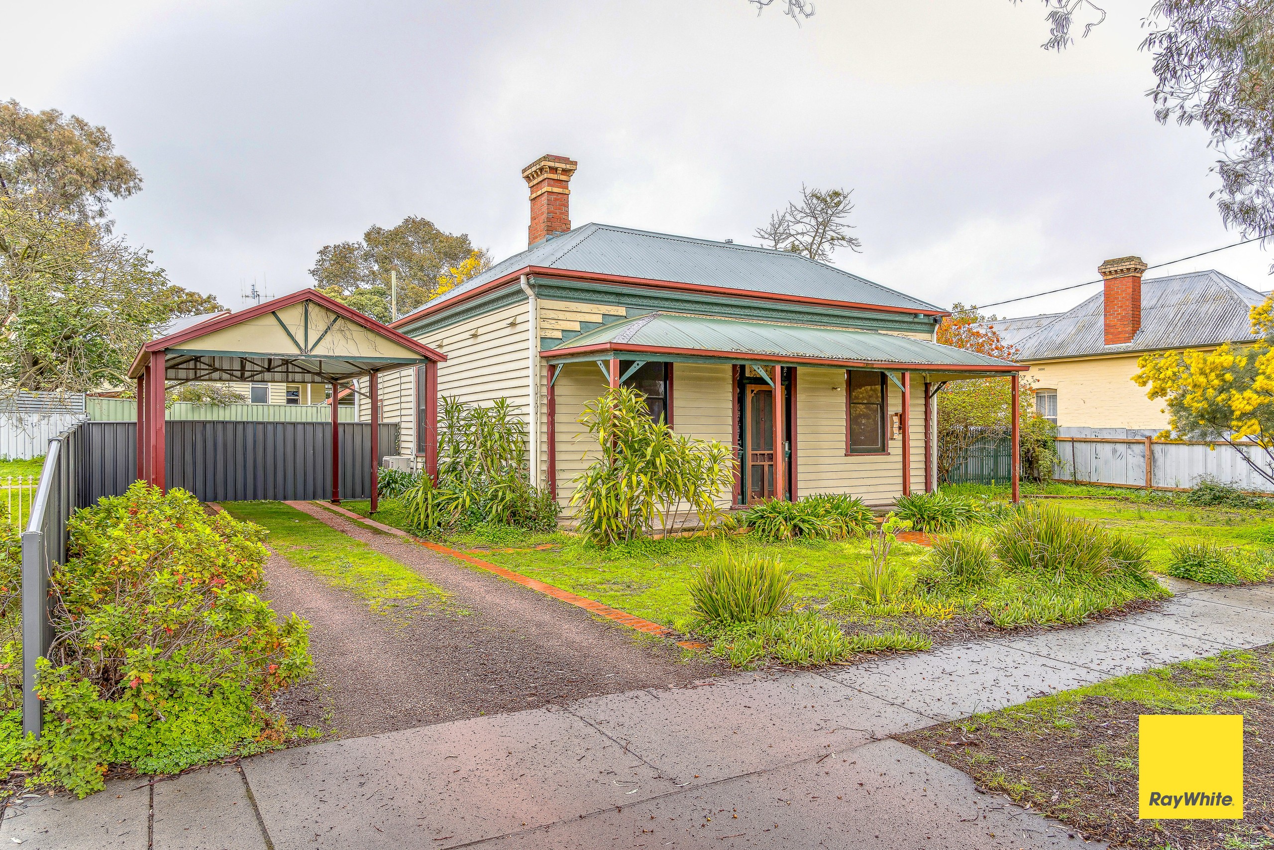 52 Reginald Street, Quarry Hill, VIC 3550