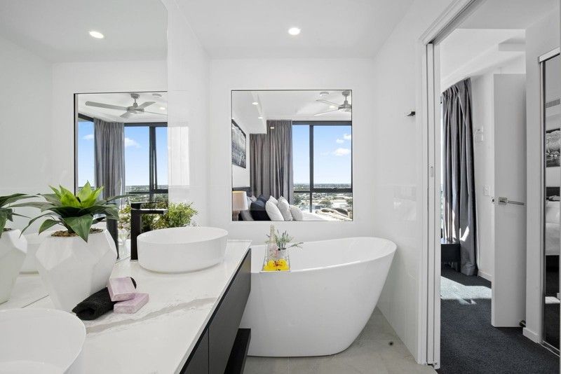 5 Harbourside Court, Biggera Waters QLD 4216