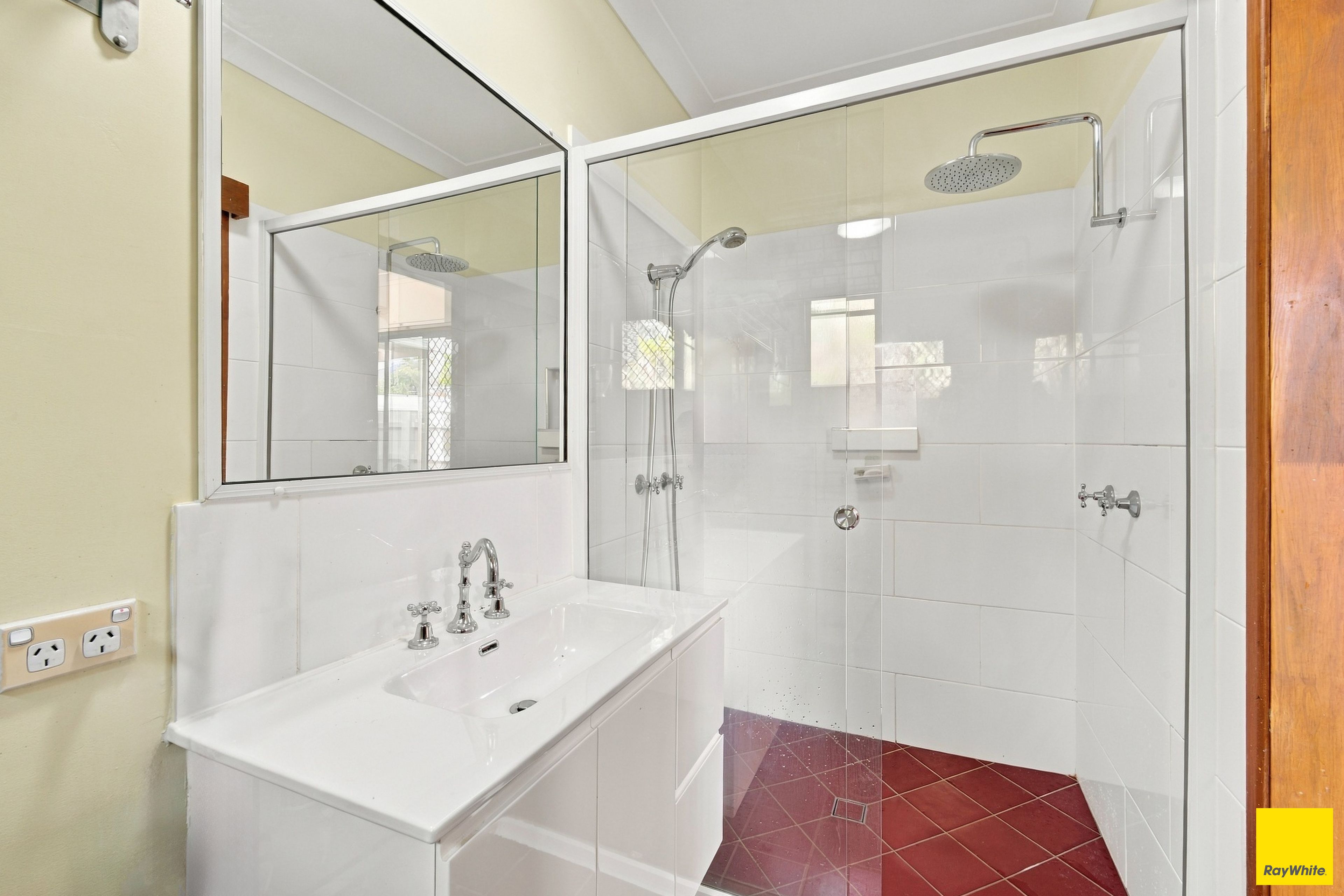 12 Tuffley Close — photo 8 of 20