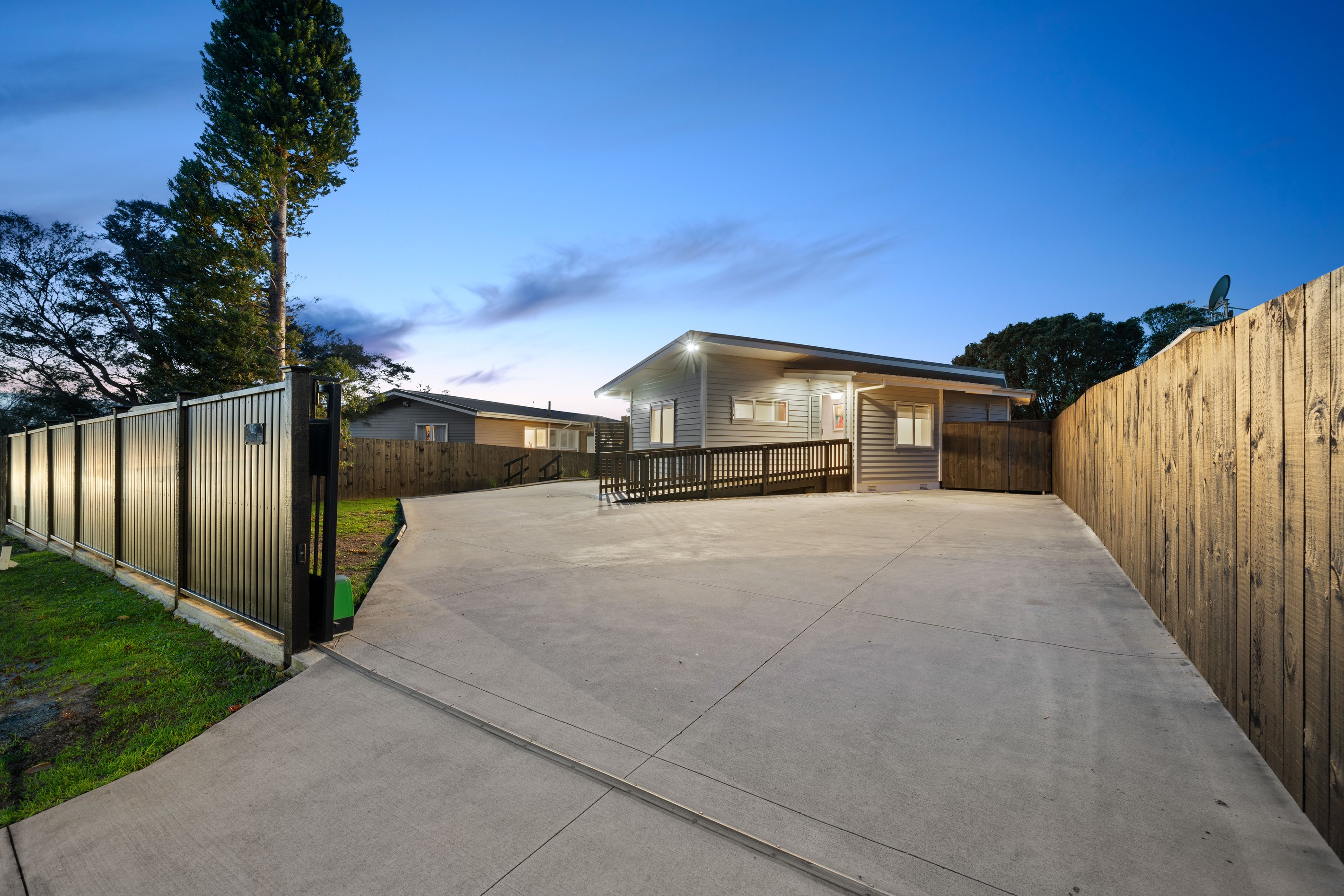 40 Lawrence Crescent, Hill Park, Manukau City