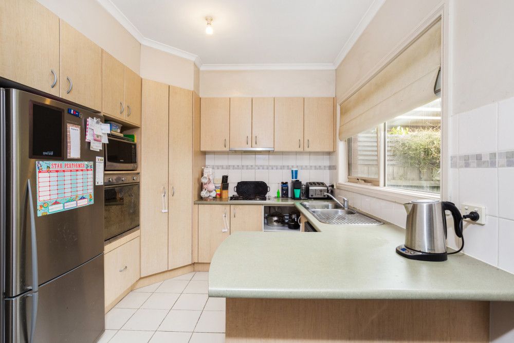 17 St Laurent Rise, Knoxfield, VIC 3180