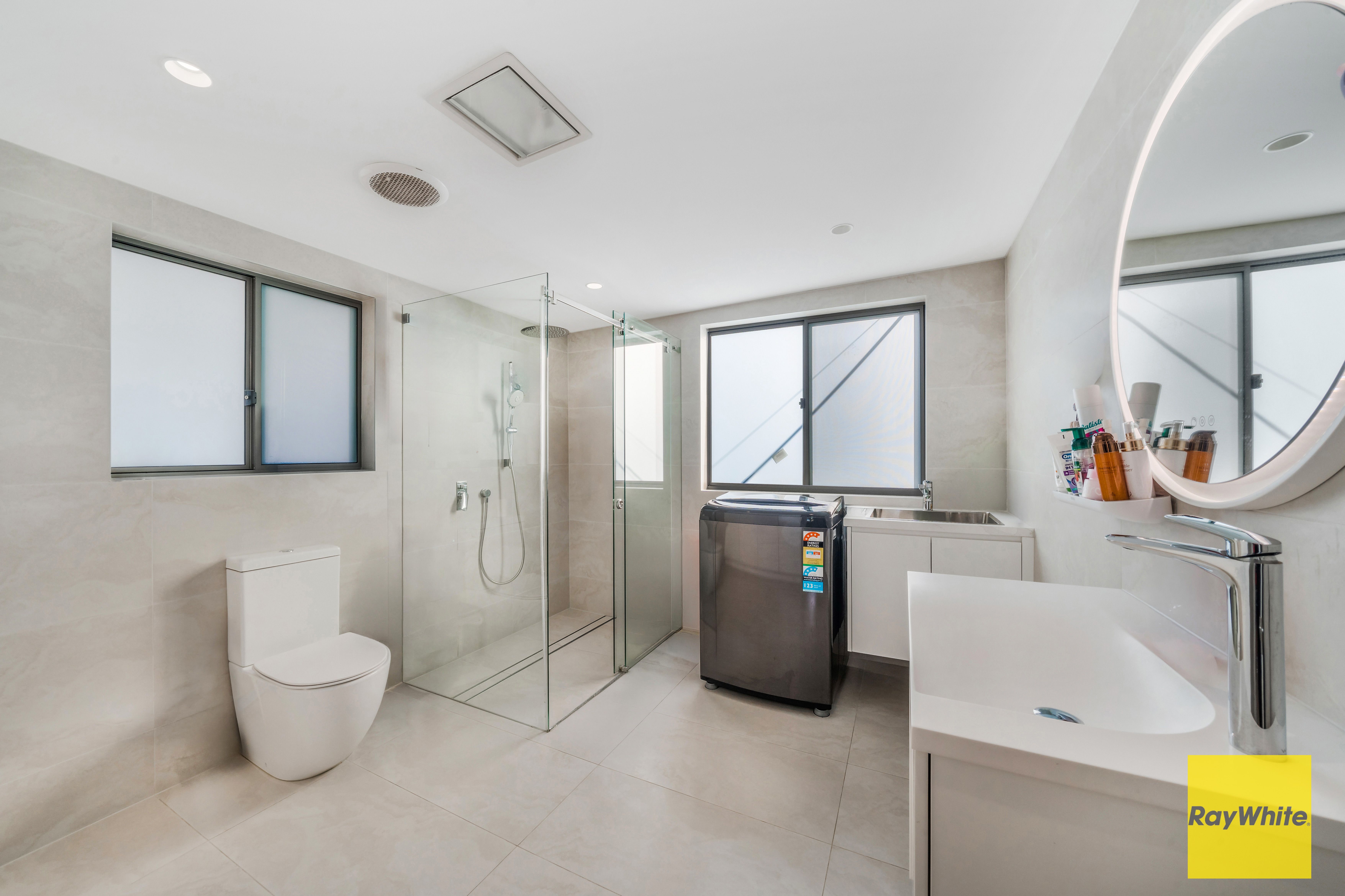 270 John Street — photo 15 of 19