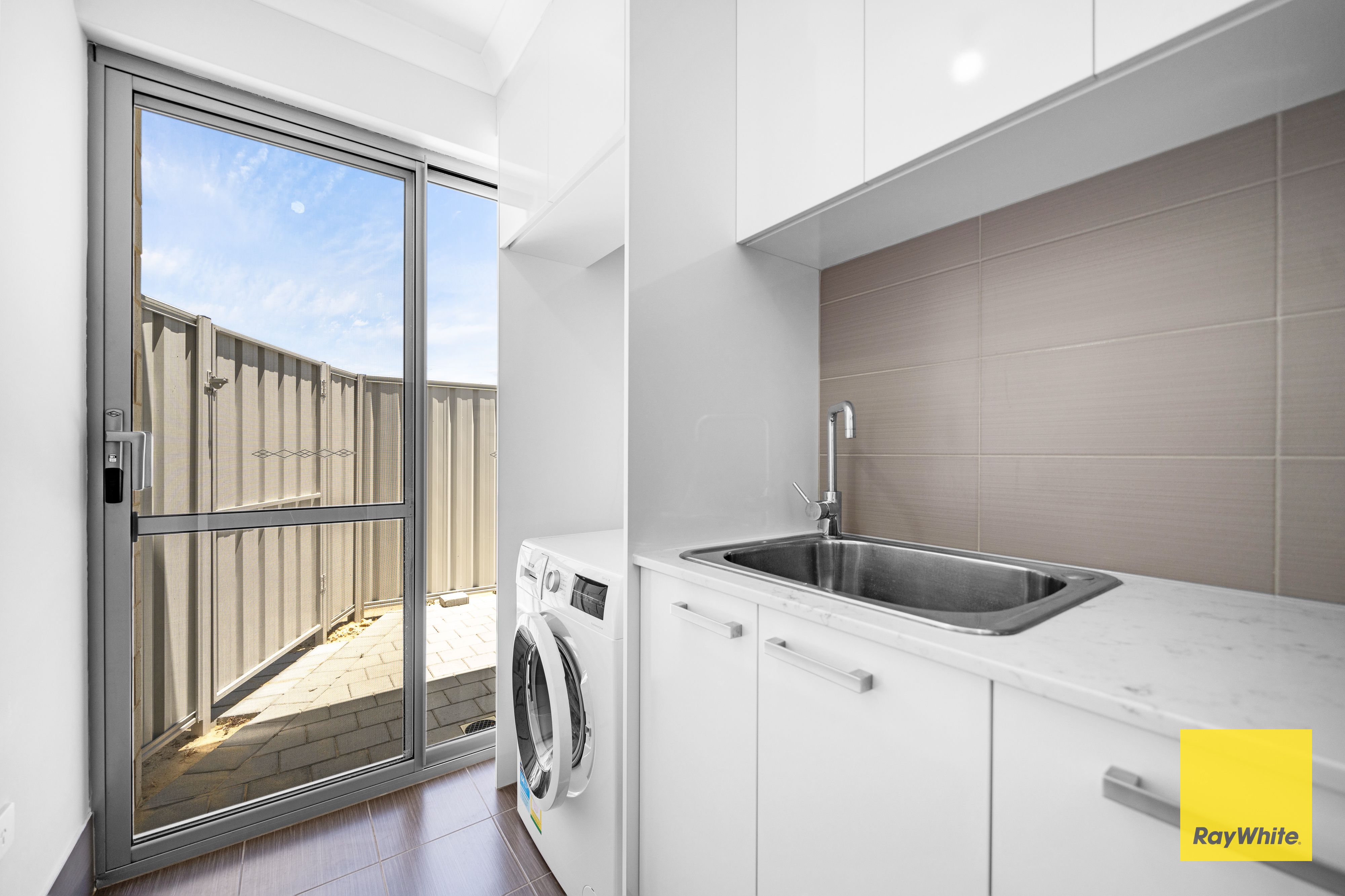 1/124 Roberts Road — photo 13 of 15