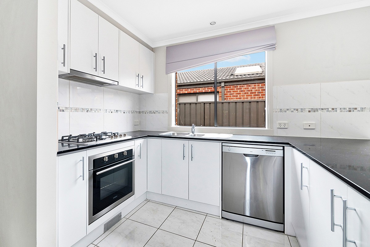 37 Barossa Drive, Clyde North, VIC 3978