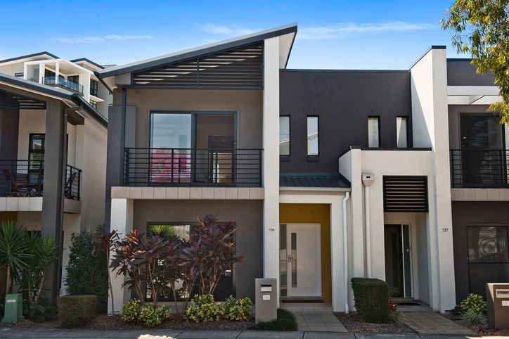 16 Surbiton Court, Carindale QLD 4152
