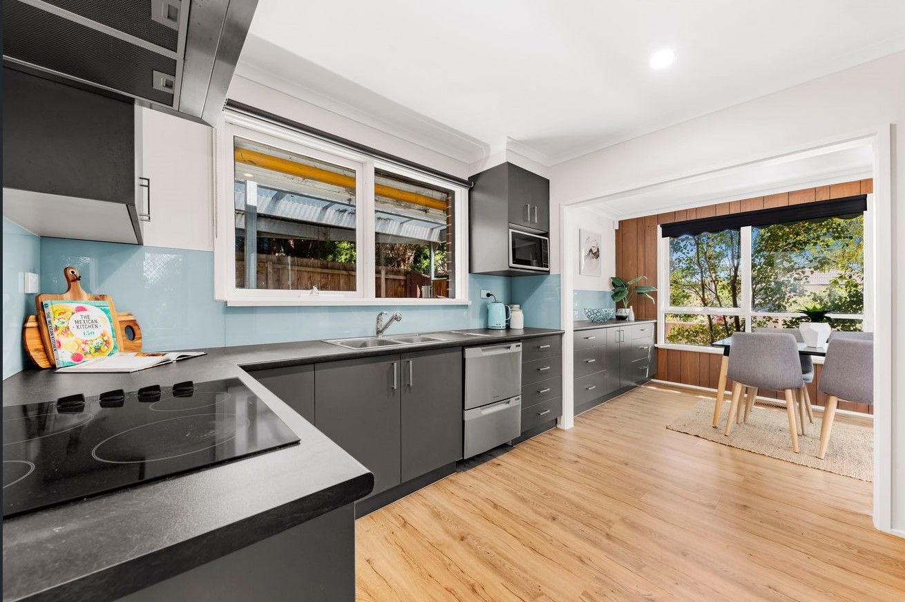 19 Merricks Close, Ferntree Gully, VIC 3156