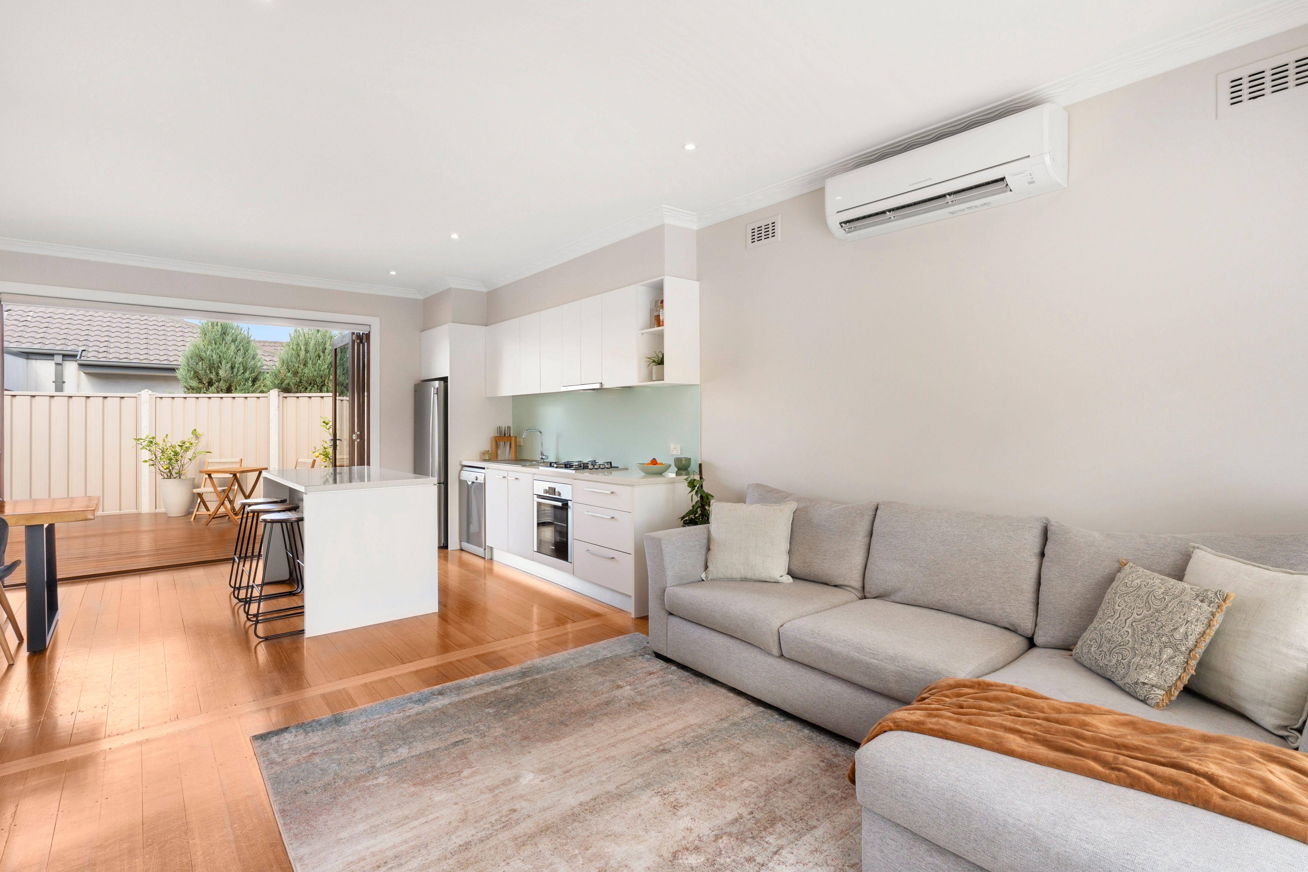 1/8 Langley Street — photo 3 of 12