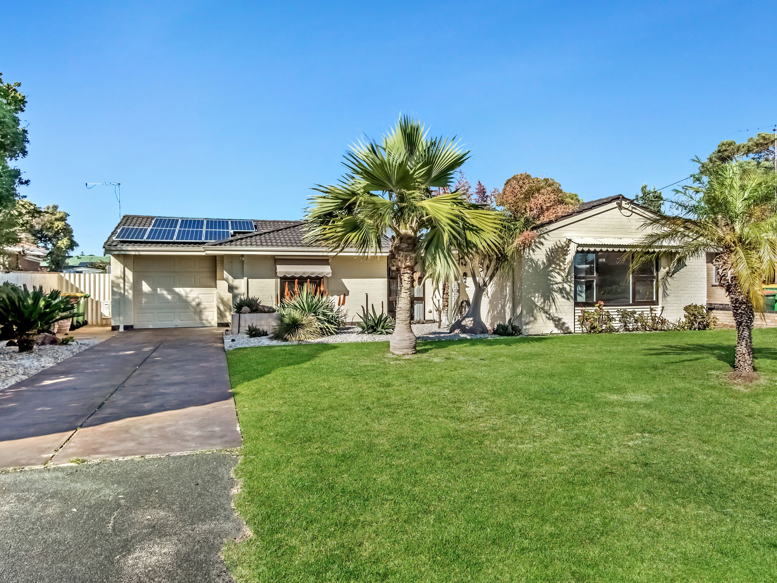 27 Bermuda Road, Safety Bay WA 6169