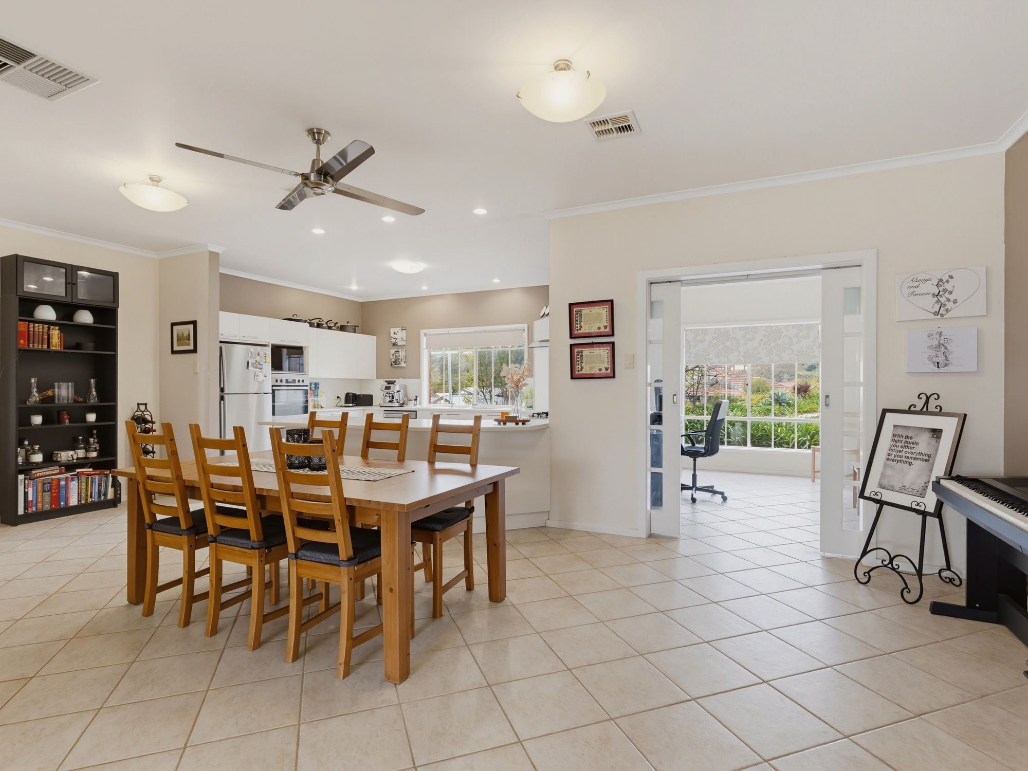 8 Gleneagles Road — photo 6 of 25