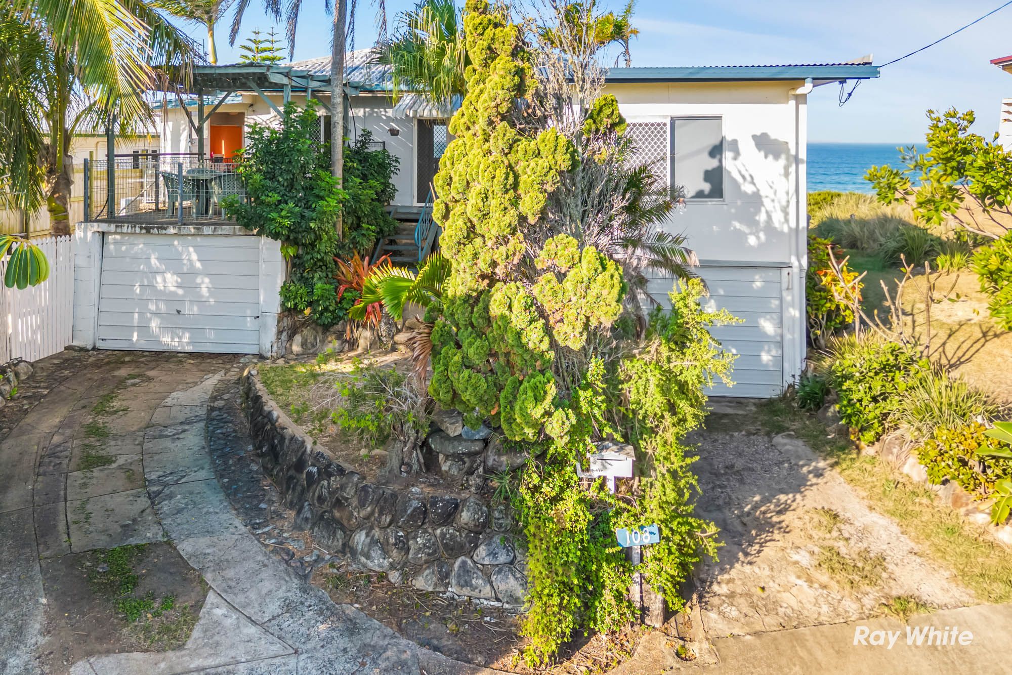 108 Matthew Flinders Drive — photo 15 of 22