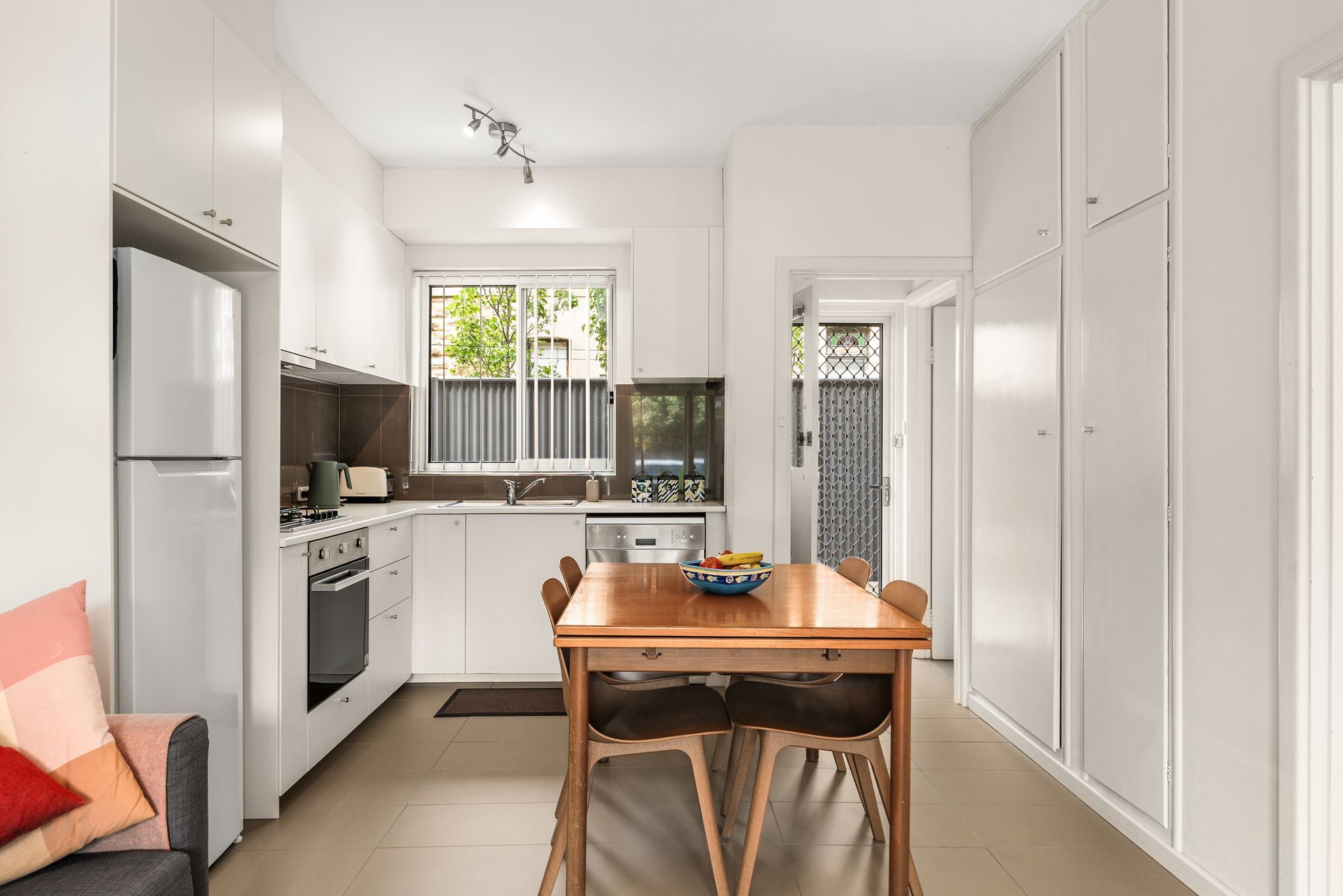 3/39 Roberts Street — photo 5 of 11