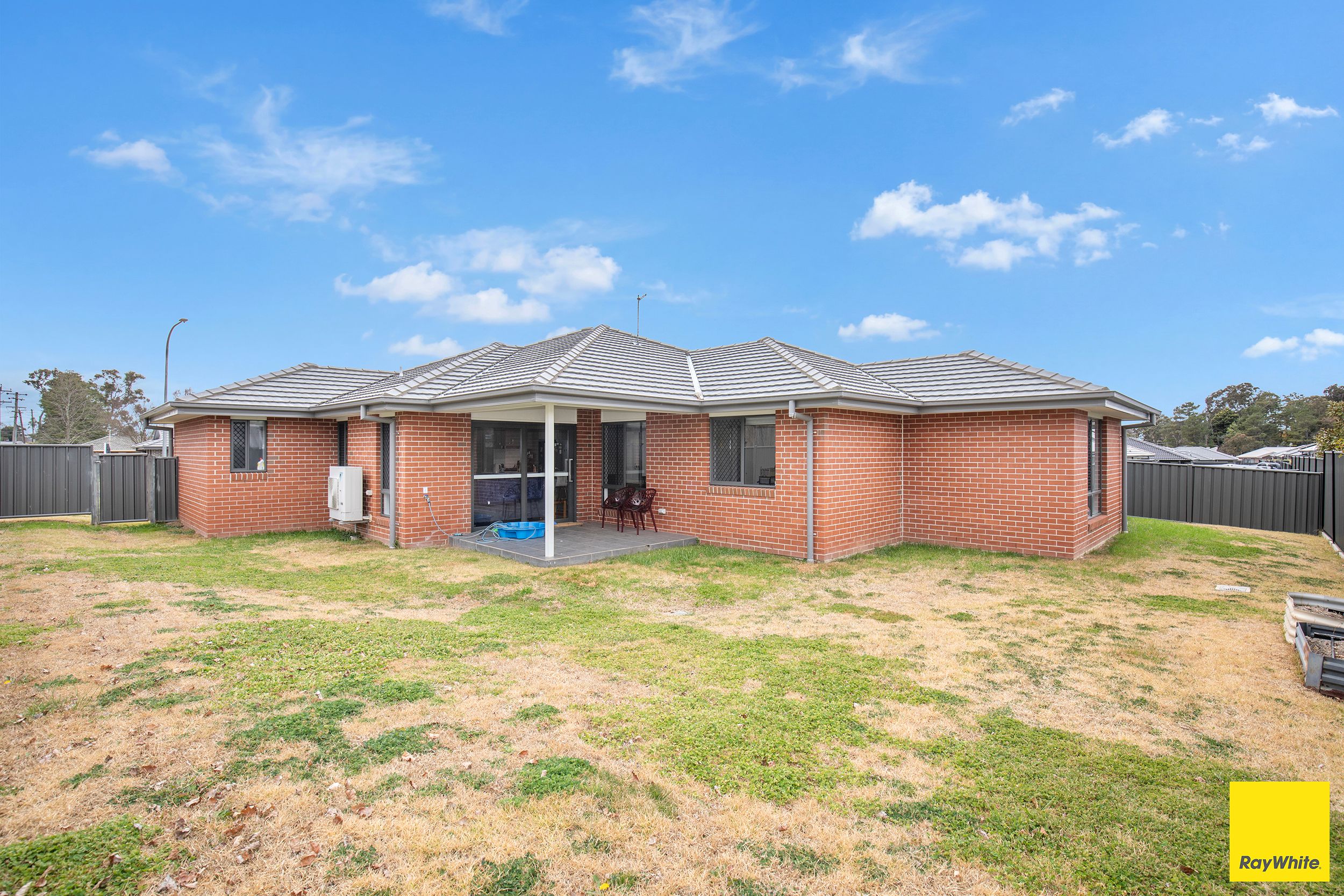 2 Greaves Close — photo 11 of 12