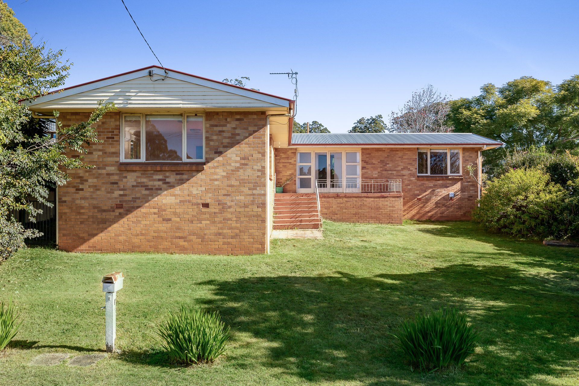 2 Ross Street, Mount Lofty QLD 4350