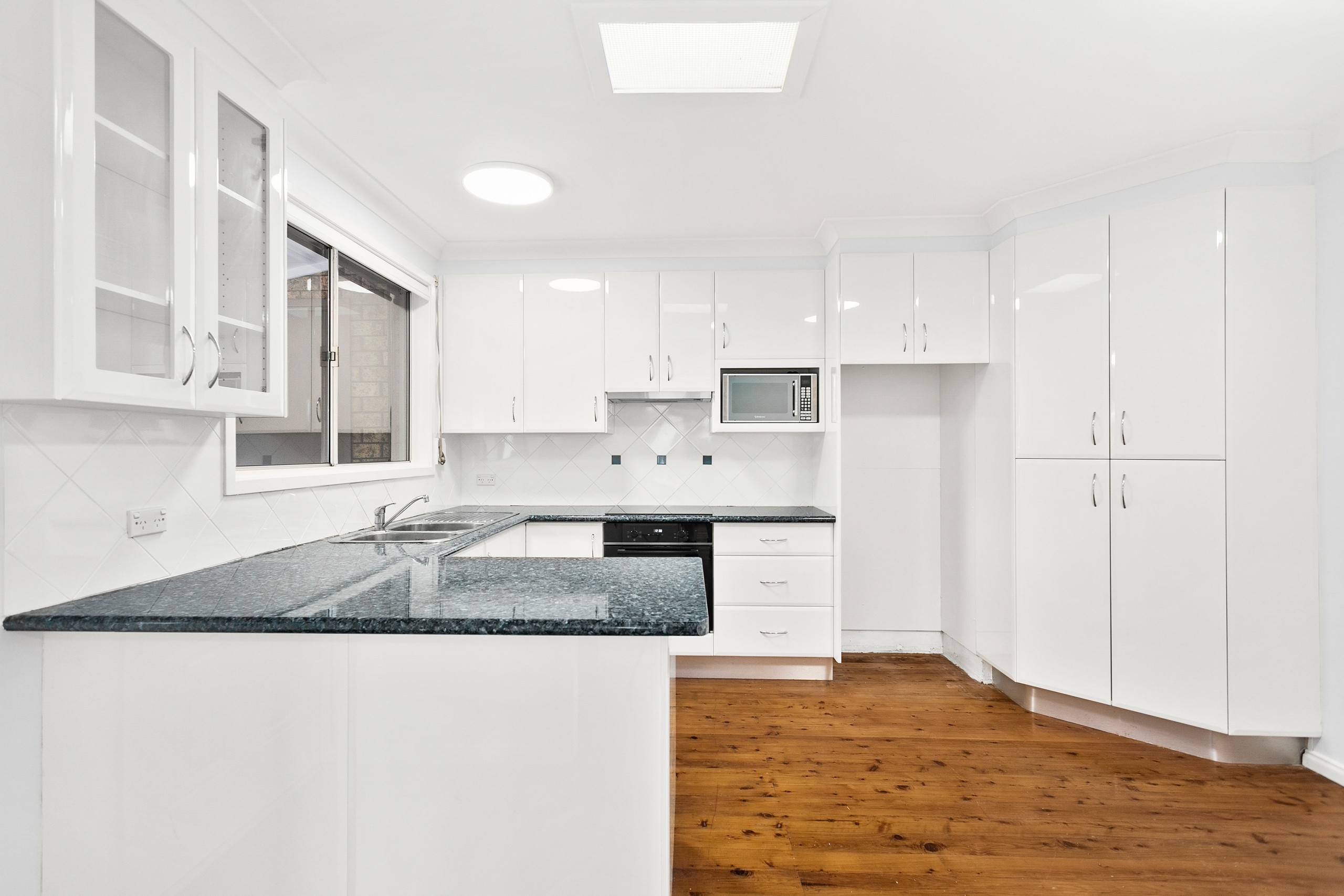 98 Barton Street, Oak Flats, NSW 2529