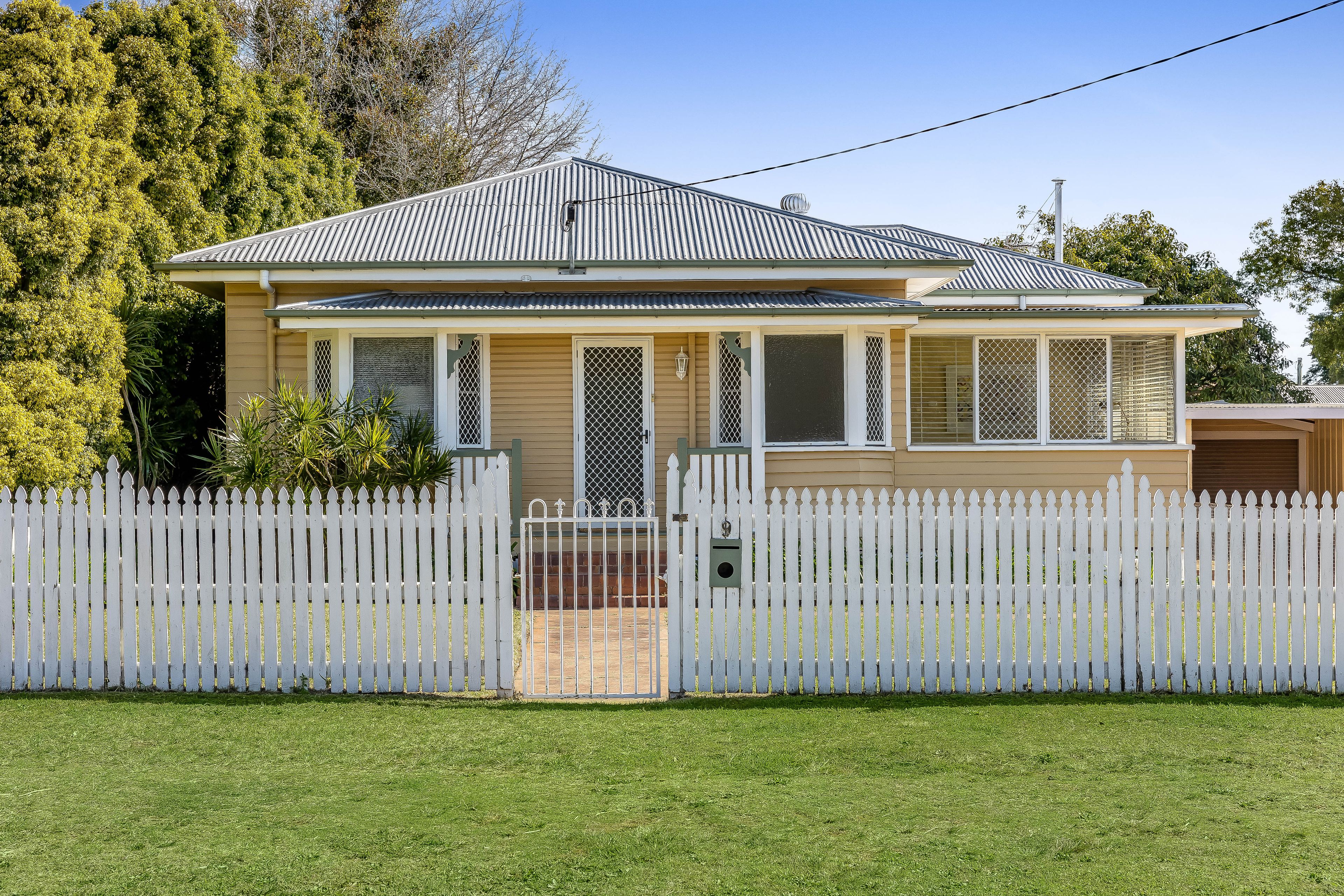 9 Northland Street, Newtown QLD 4350