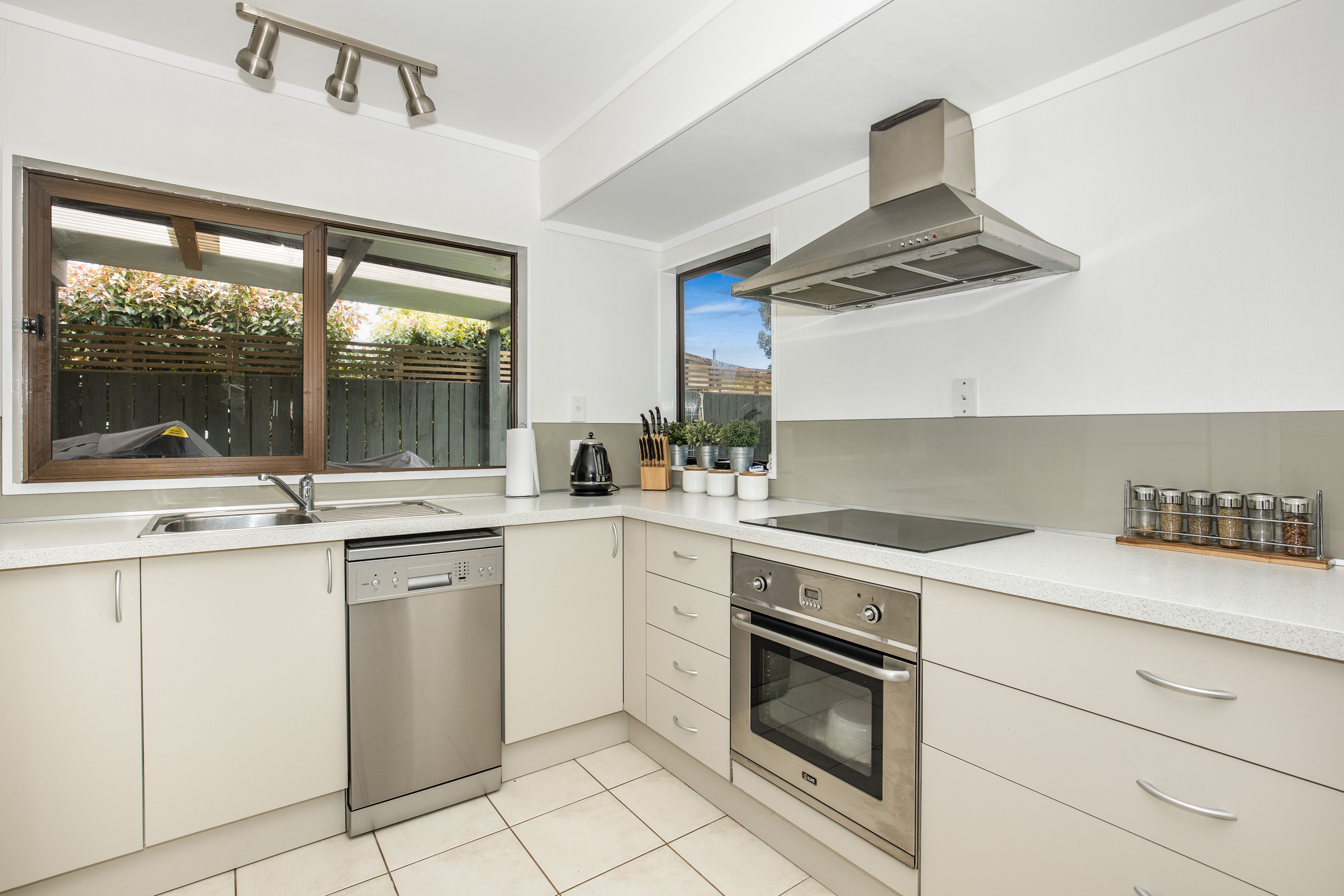 1/12 Sharivari Place, Conifer Grove, Manukau City