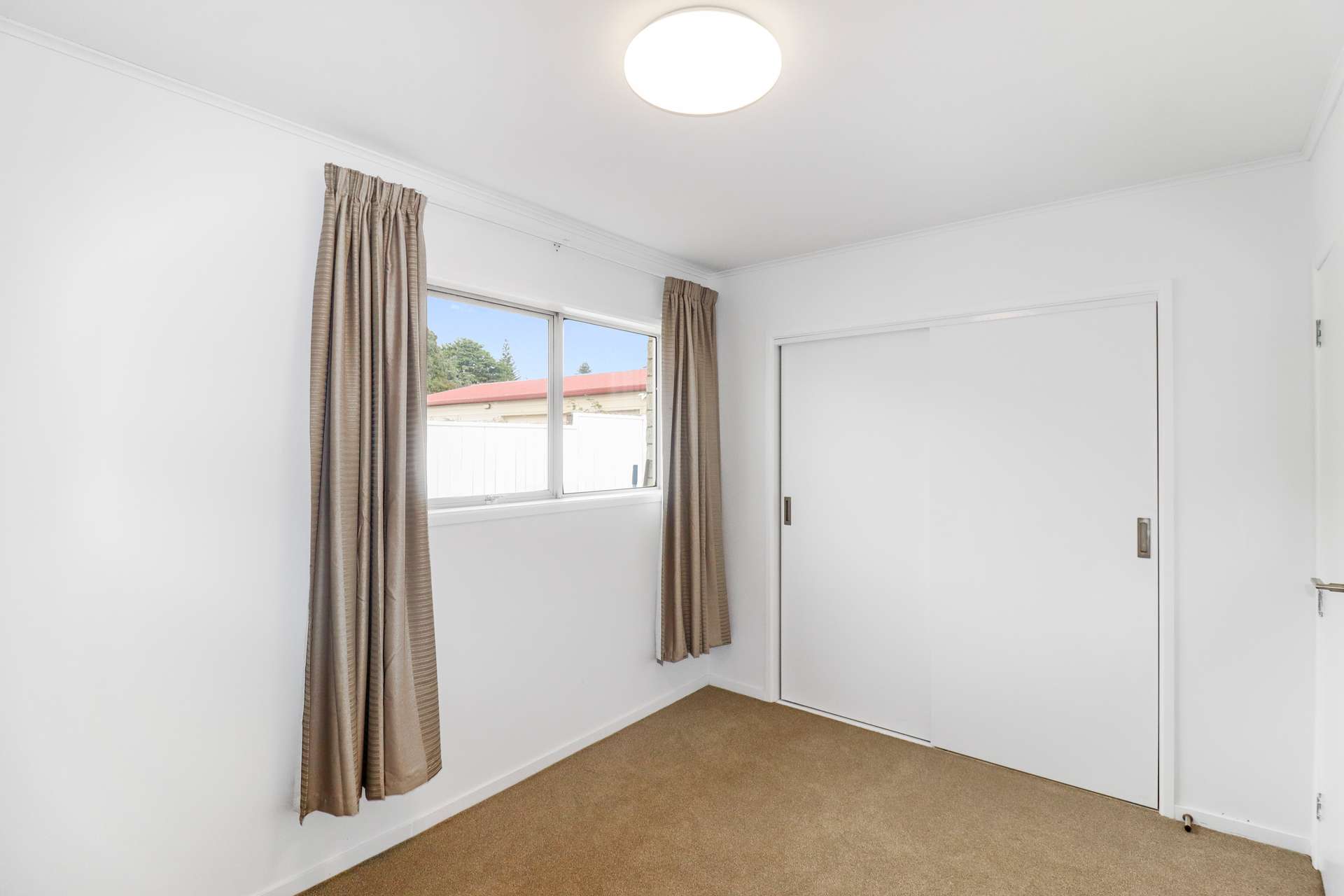 8 Dunstall Place photo 6