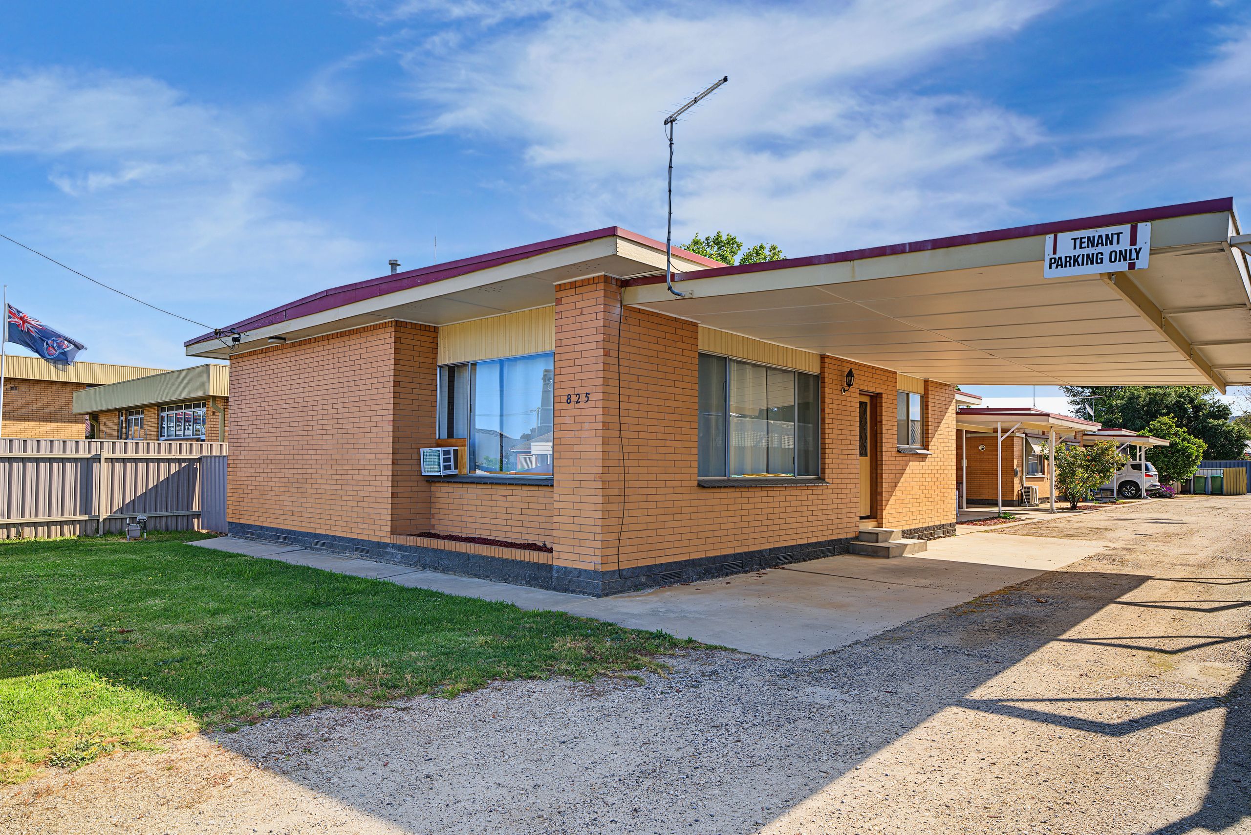1/825 Mate Street — photo from Ray White Albury North