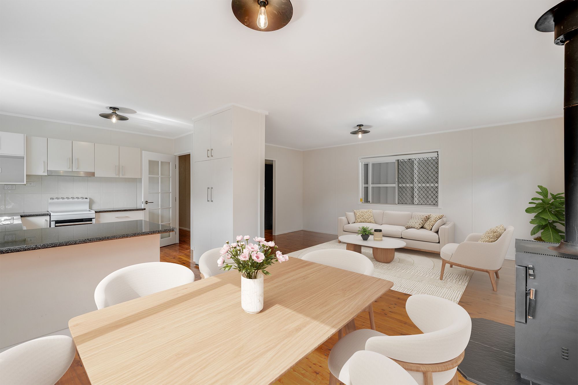 226 Mackenzie Street — photo 4 of 14
