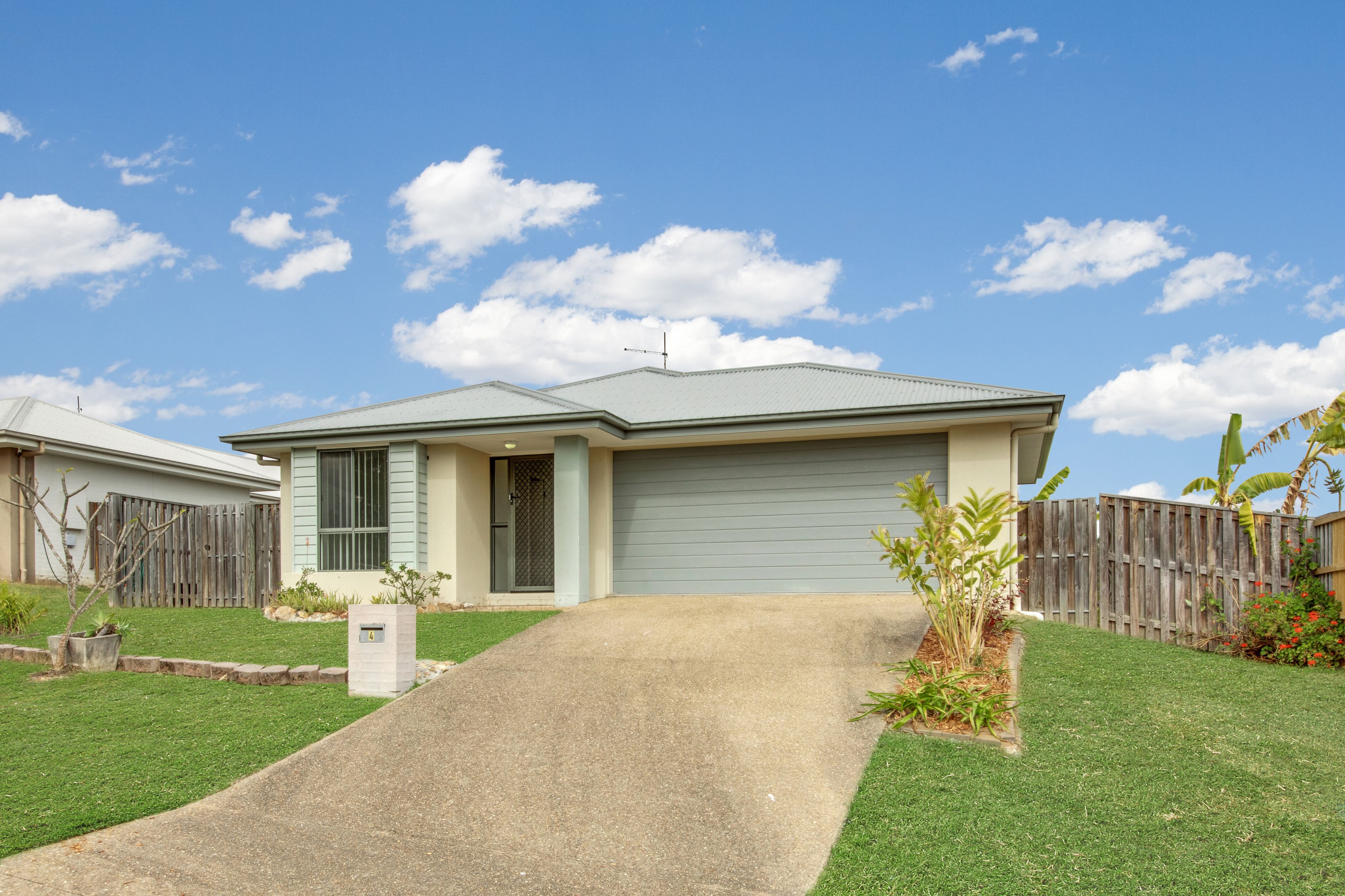 4 Greengard Place, Kirkwood, QLD 4680