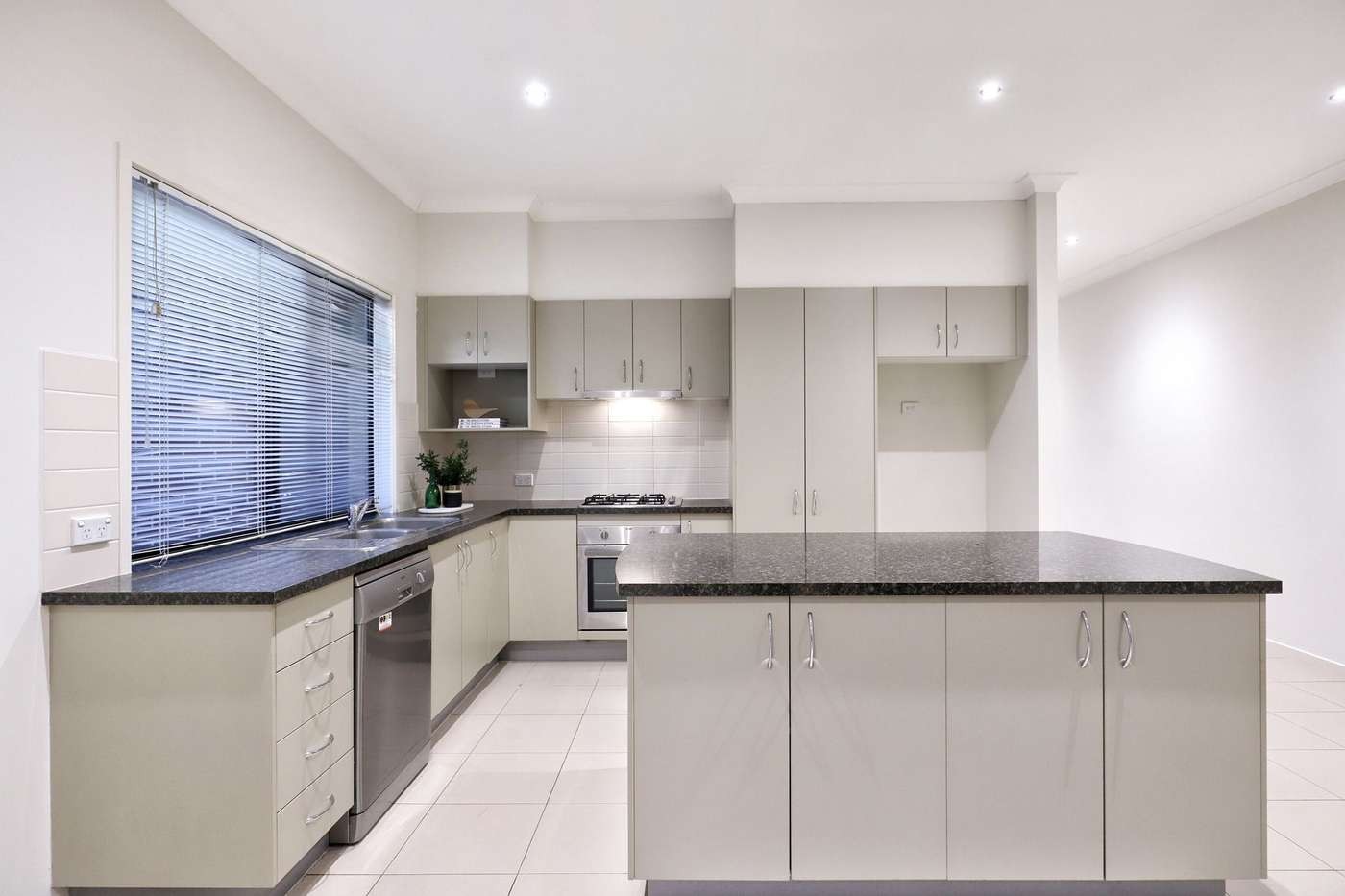 38 Gippsland Way, Craigieburn, VIC 3064