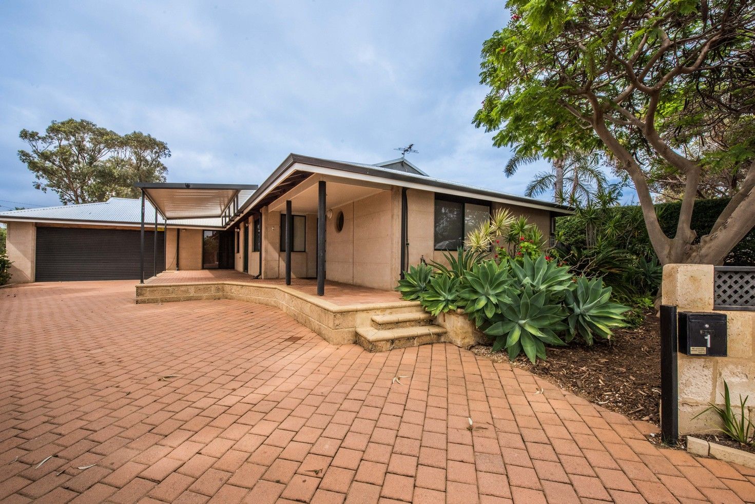 1 Settlers Close, Bluff Point WA 6530