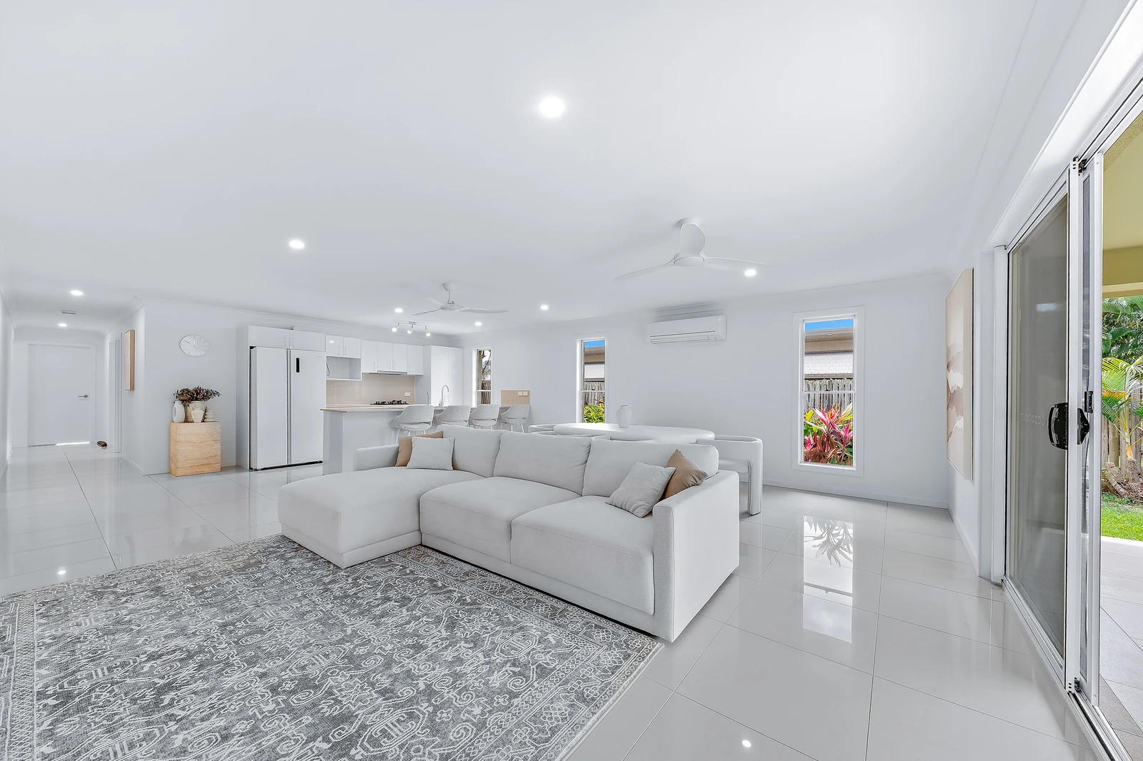 25 Endeavour Circuit, Cannonvale, QLD 4802