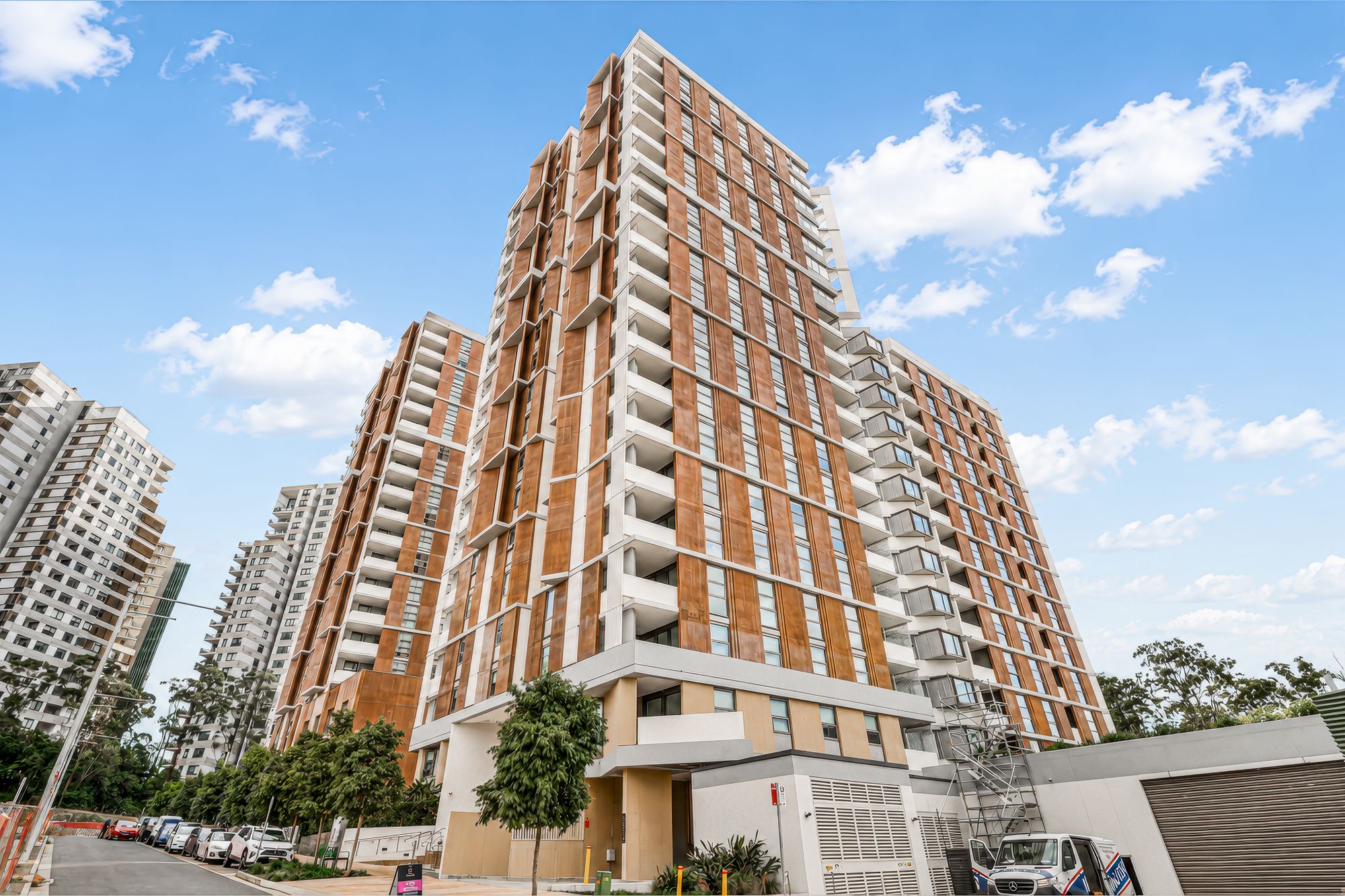 1304/16 Sandstone Crescent — photo 5 of 9