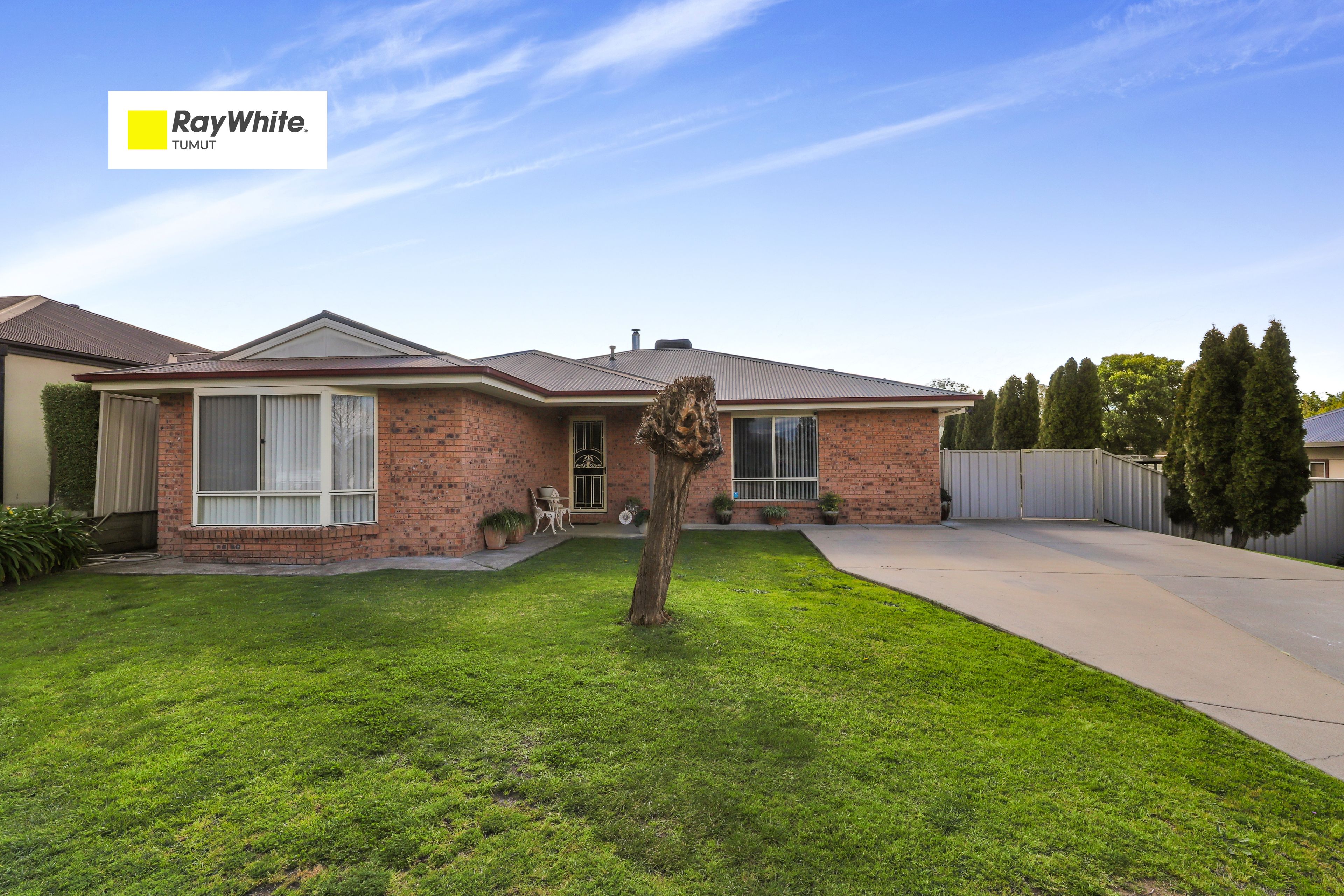 81 Sydney Street — photo from Ray White Tumut