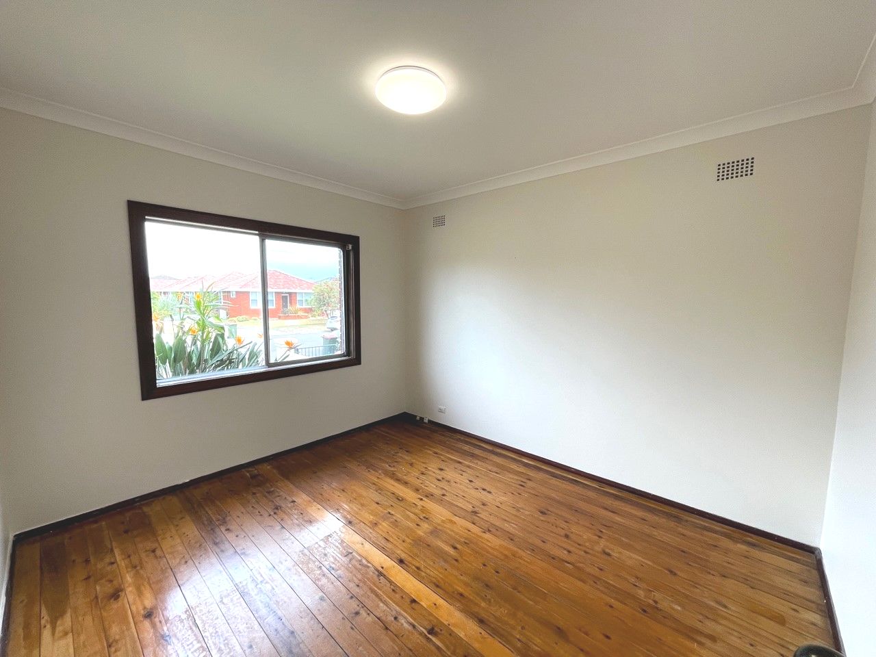 33 Bath Street — photo 4 of 9
