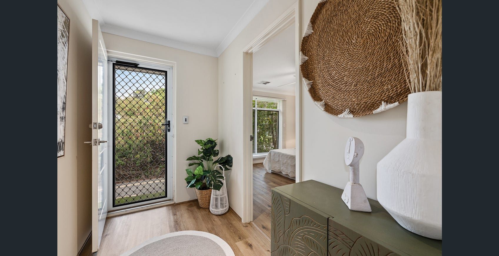 6D Edgehill Walk, Piara Waters, WA 6112