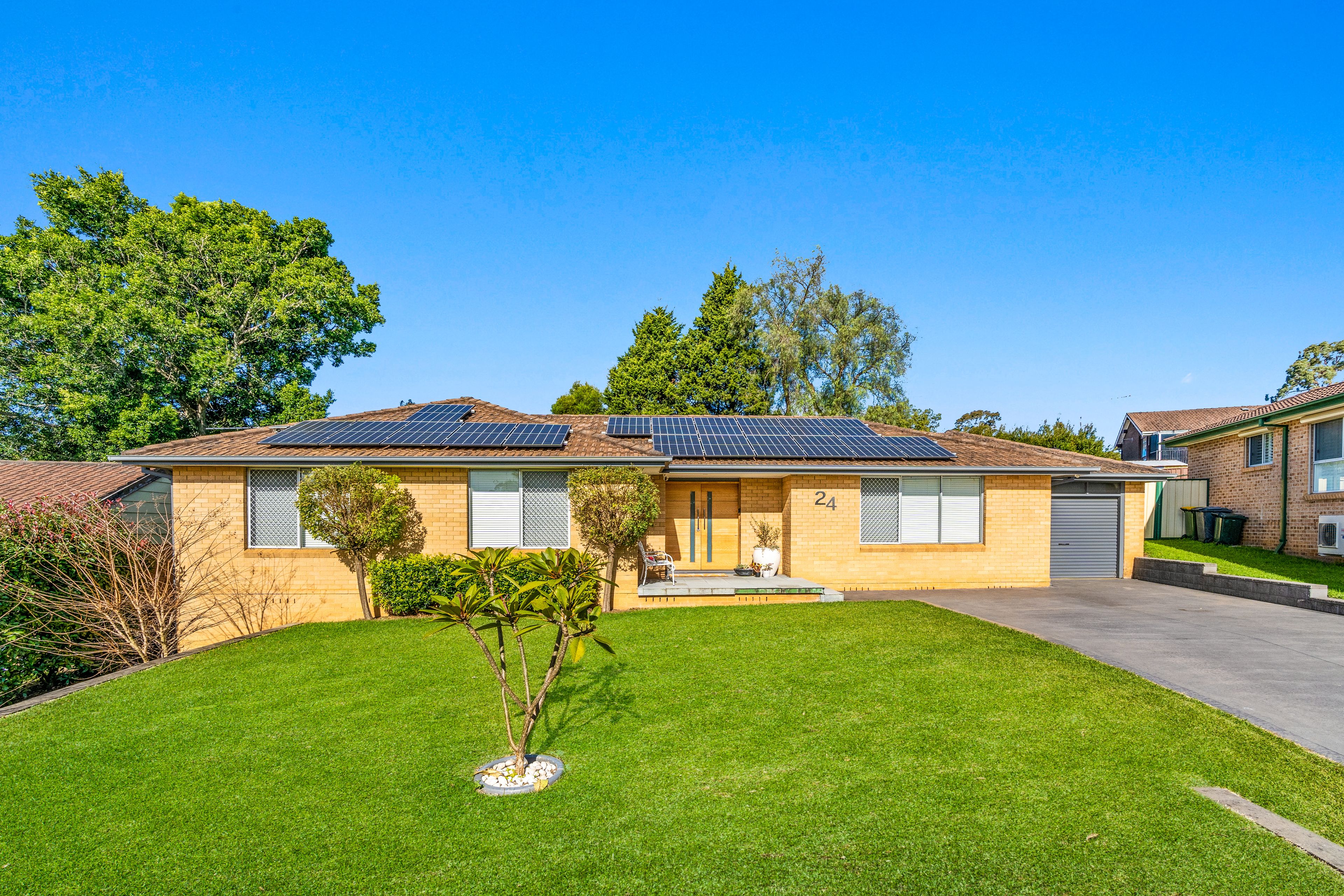24 Elgata Crescent, Bradbury, NSW 2560