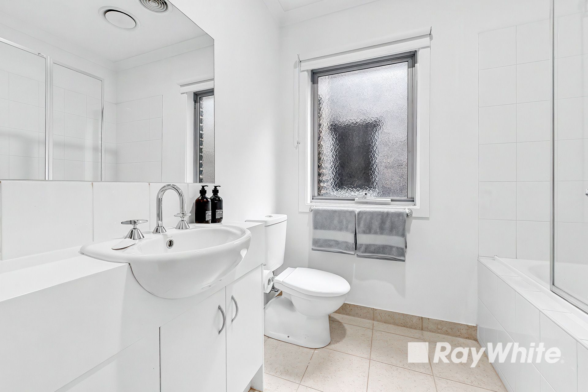 16 Everitt Street — photo 10 of 13