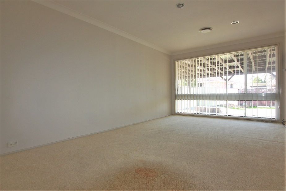 8 Danube Place, Kearns, NSW 2558