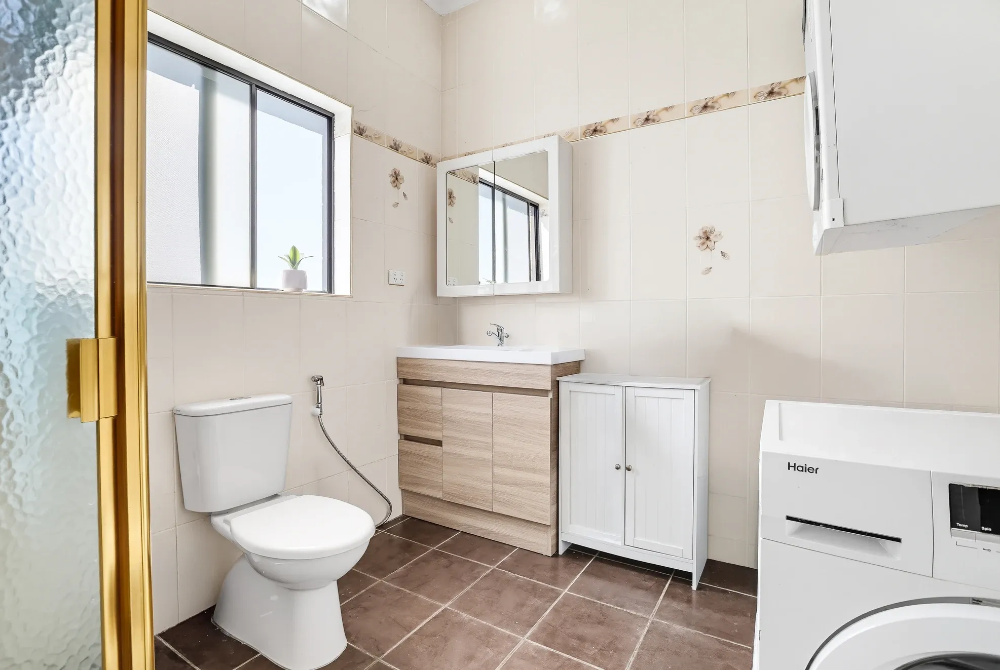 50A Willowdene Avenue — photo 3 of 5