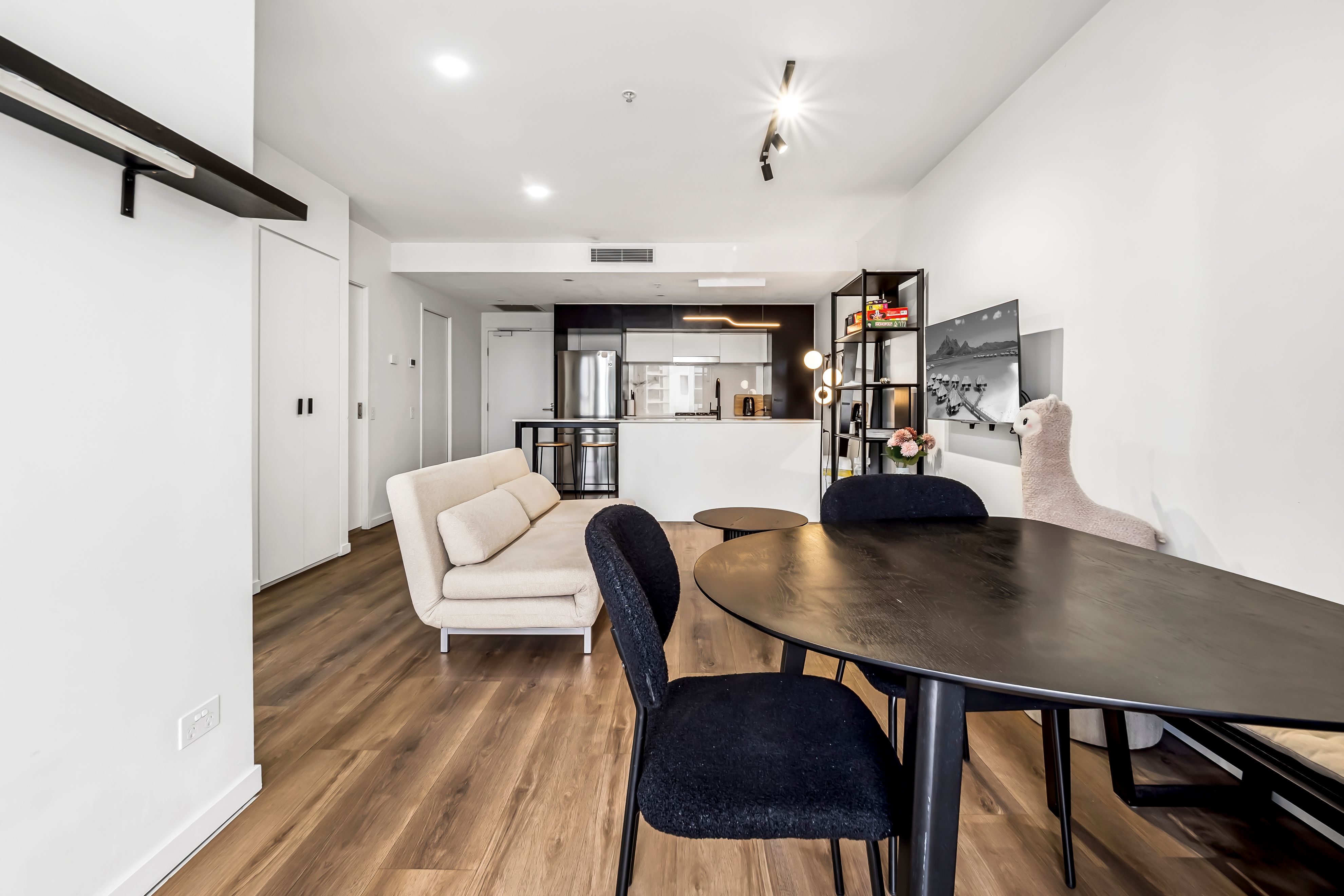 802/49 Cordelia Street — photo 10 of 21