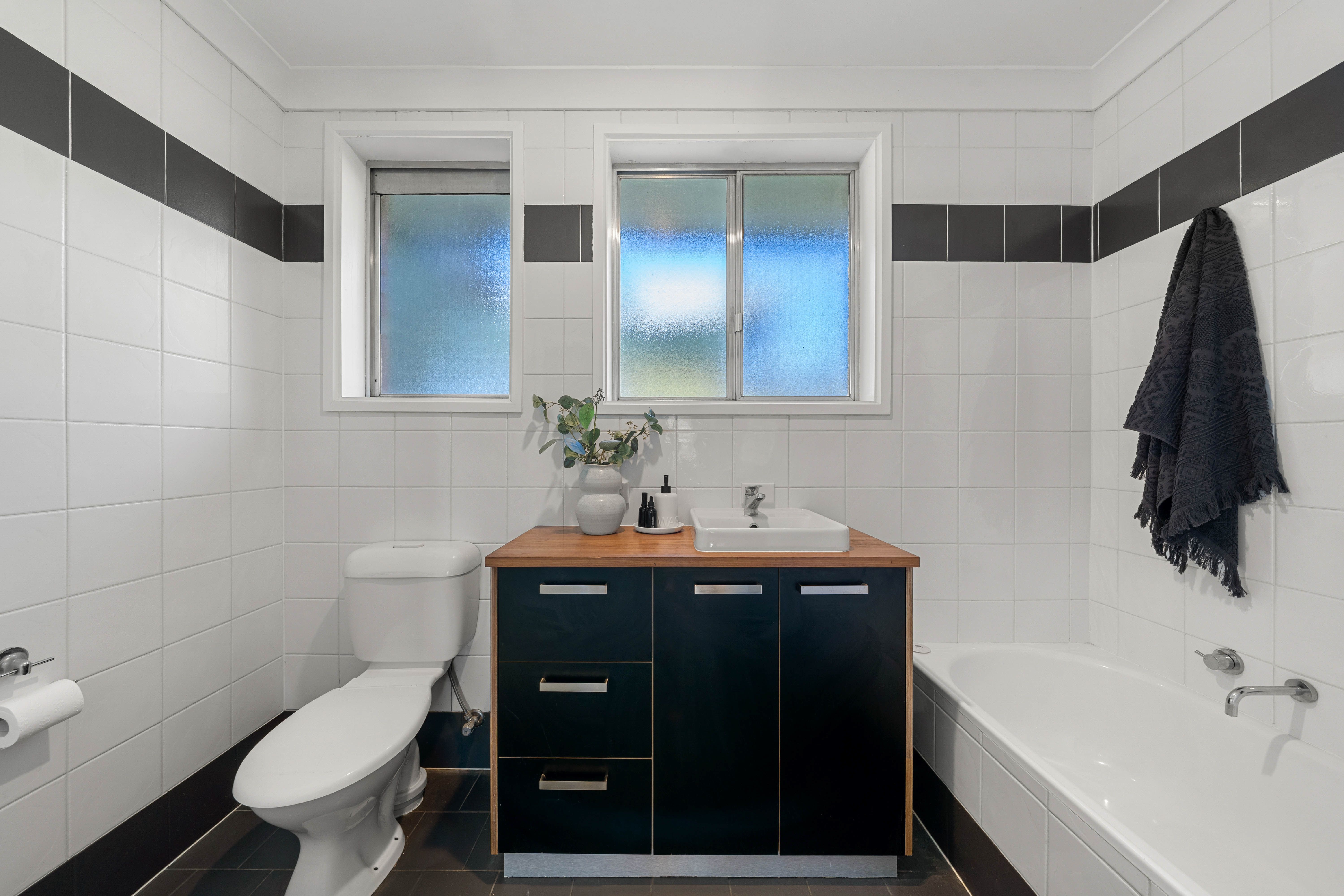 18 Stretton Crescent — photo 12 of 20