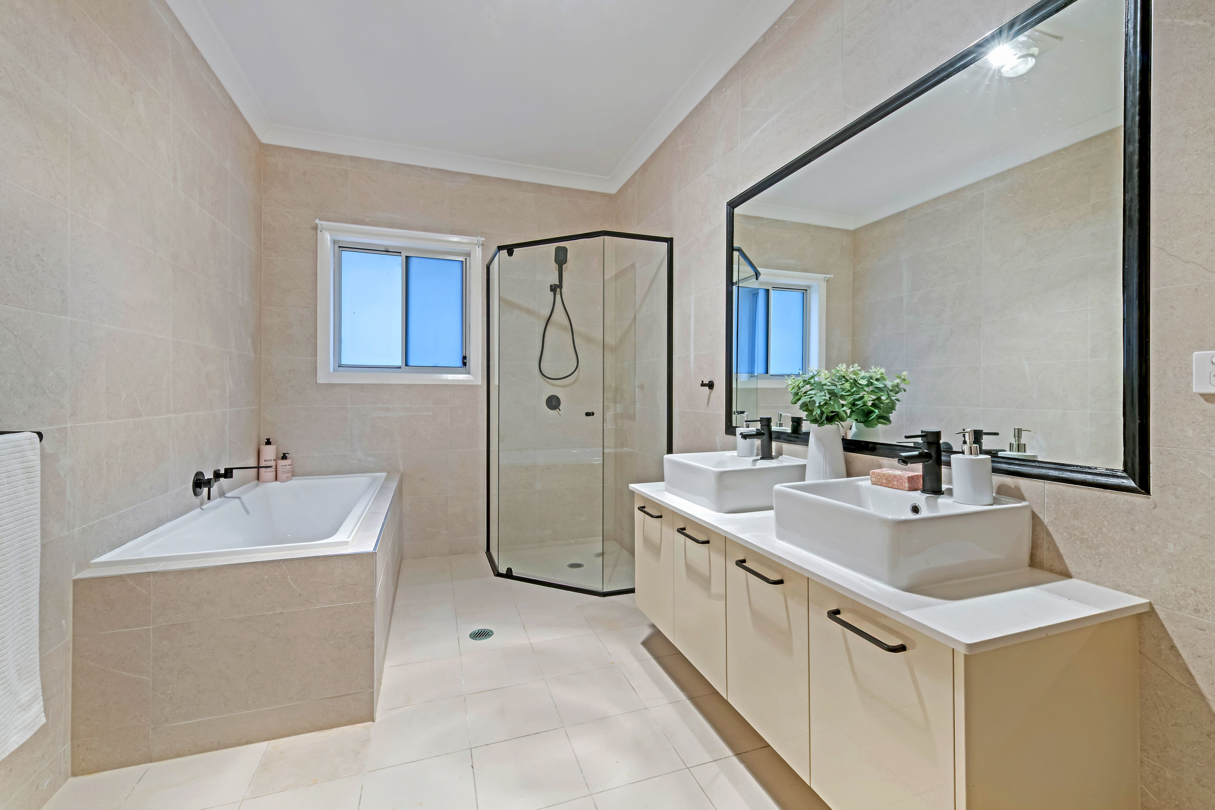 2 Oakhill Crescent — photo 9 of 15
