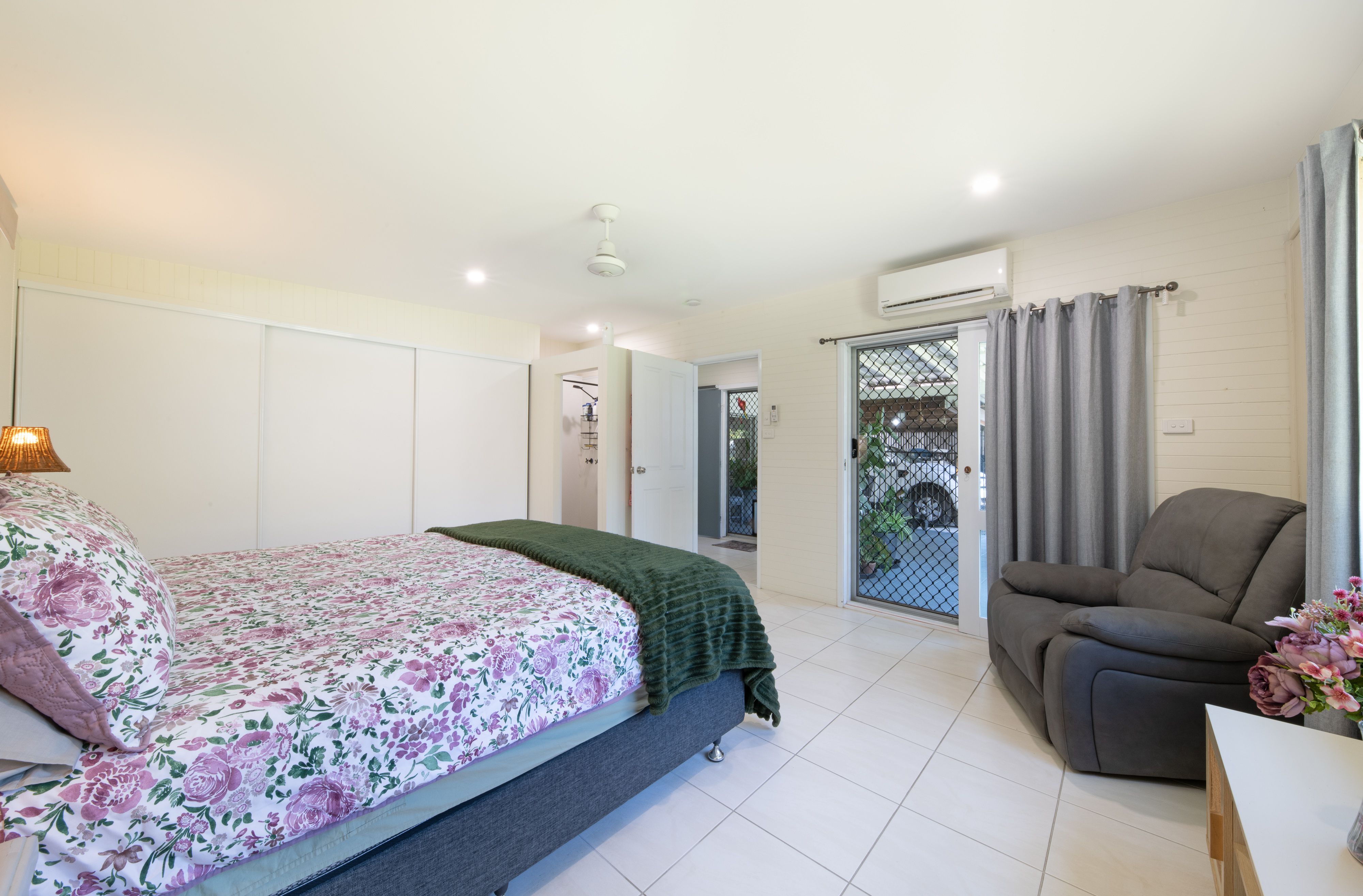 208 Shute Harbour Road — photo 13 of 16
