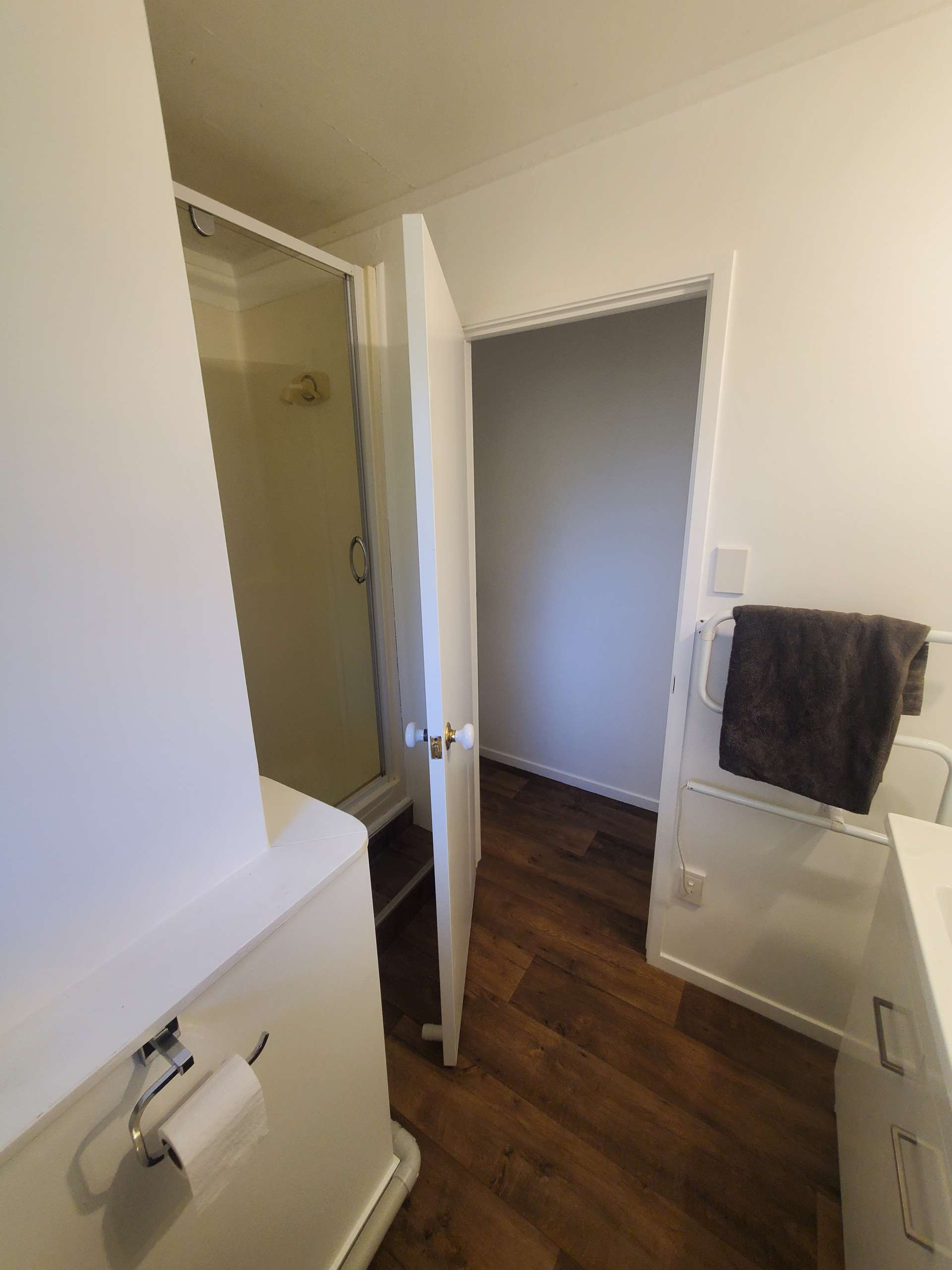 39B York Road photo 12