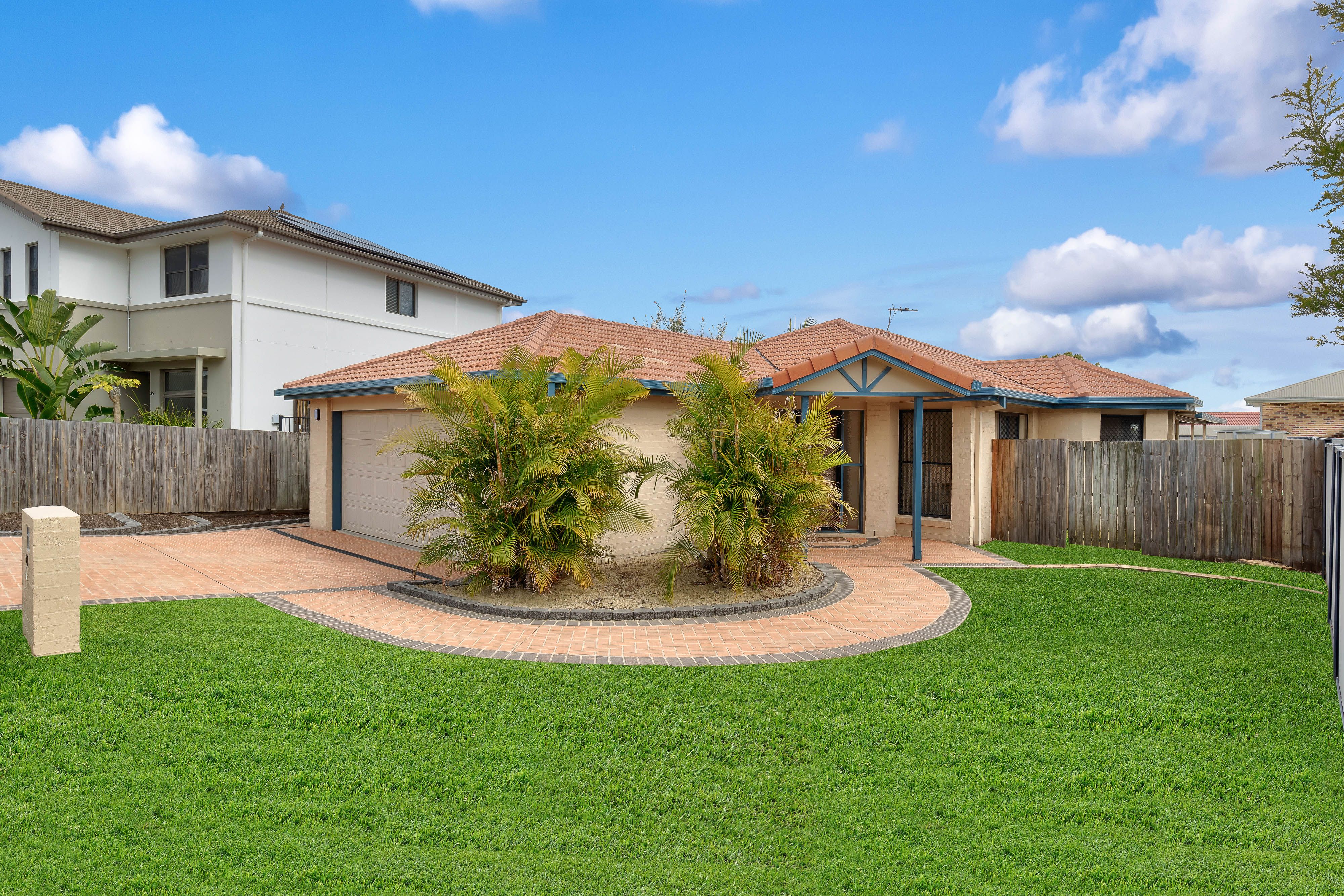 21 Somerset Place, Parkinson, QLD 4115