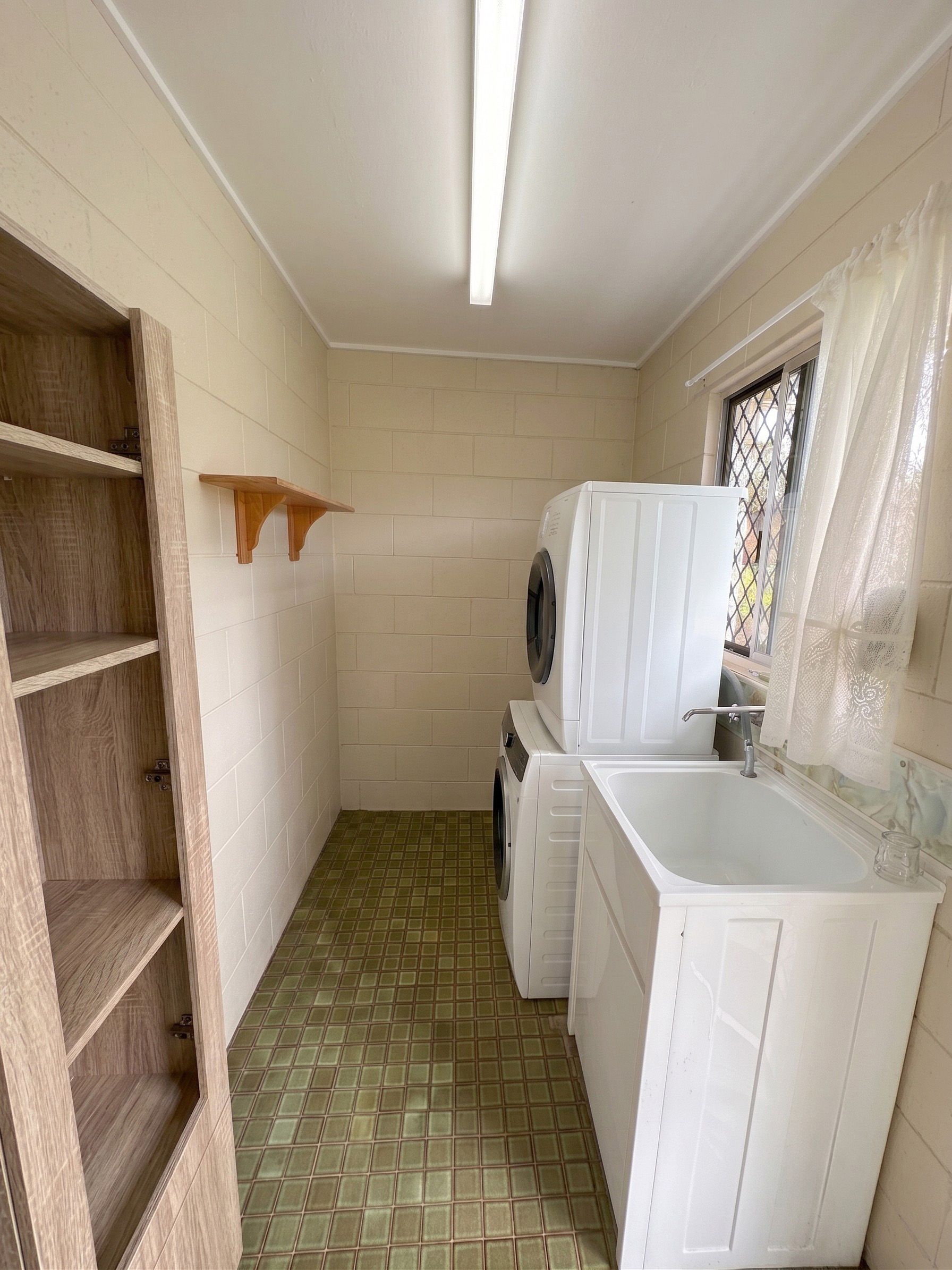 139 Robert Street — photo 15 of 21