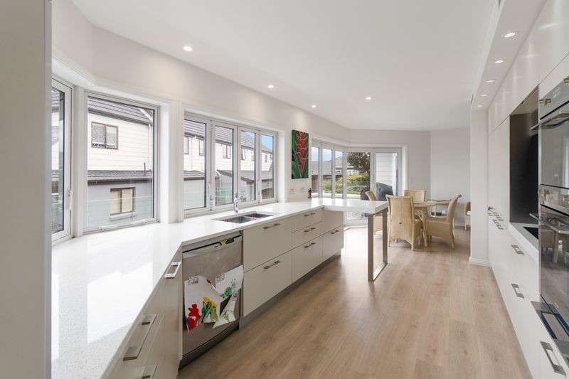 2/1 Te Akau Crescent, Bucklands Beach, Manukau City