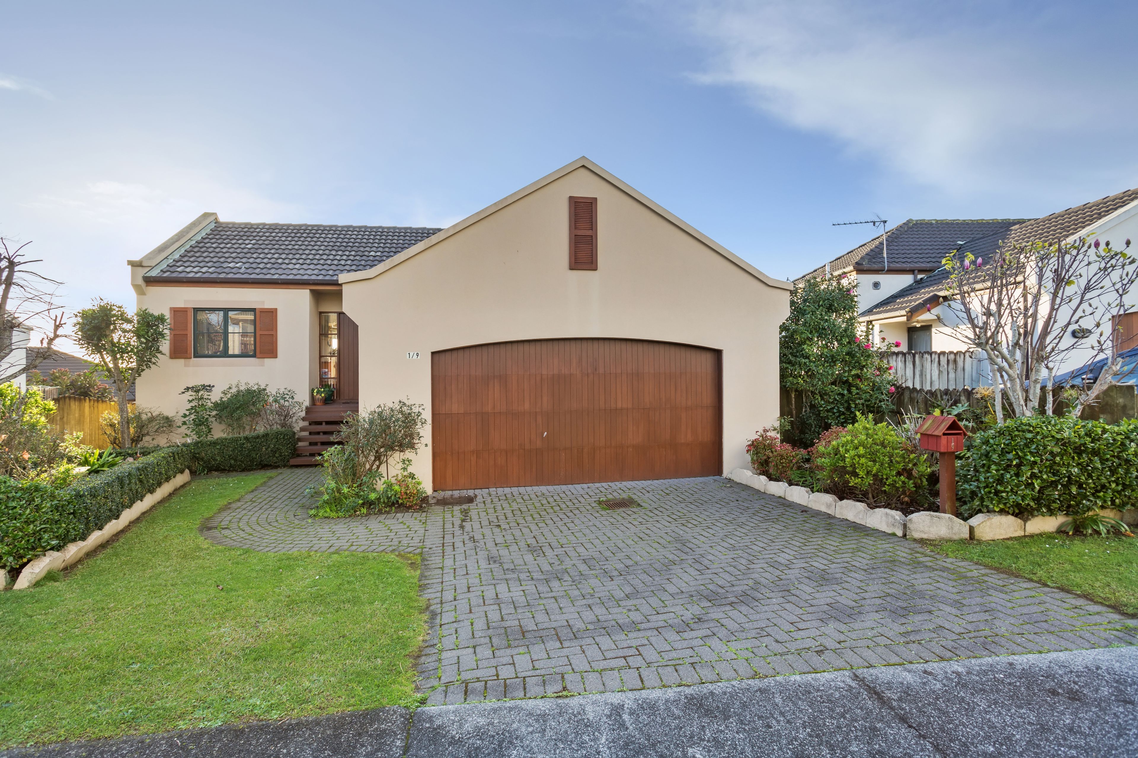 1/9 Ribbonwood Crescent, Goodwood Heights, Manukau City