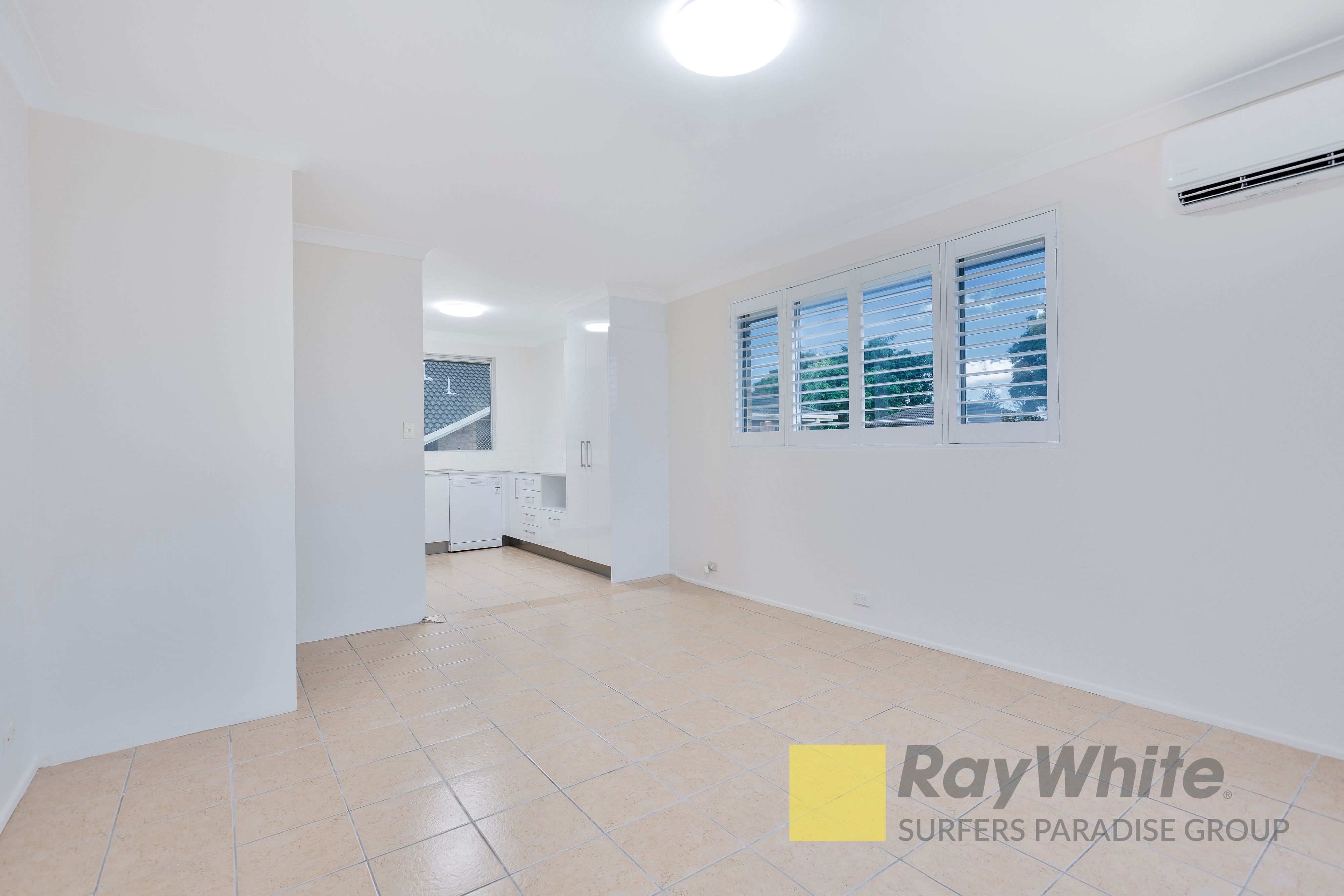 2/21 Robert Street, Labrador, QLD 4215