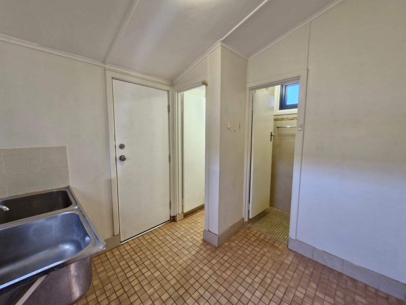 48 Roberts Street — photo 22 of 30