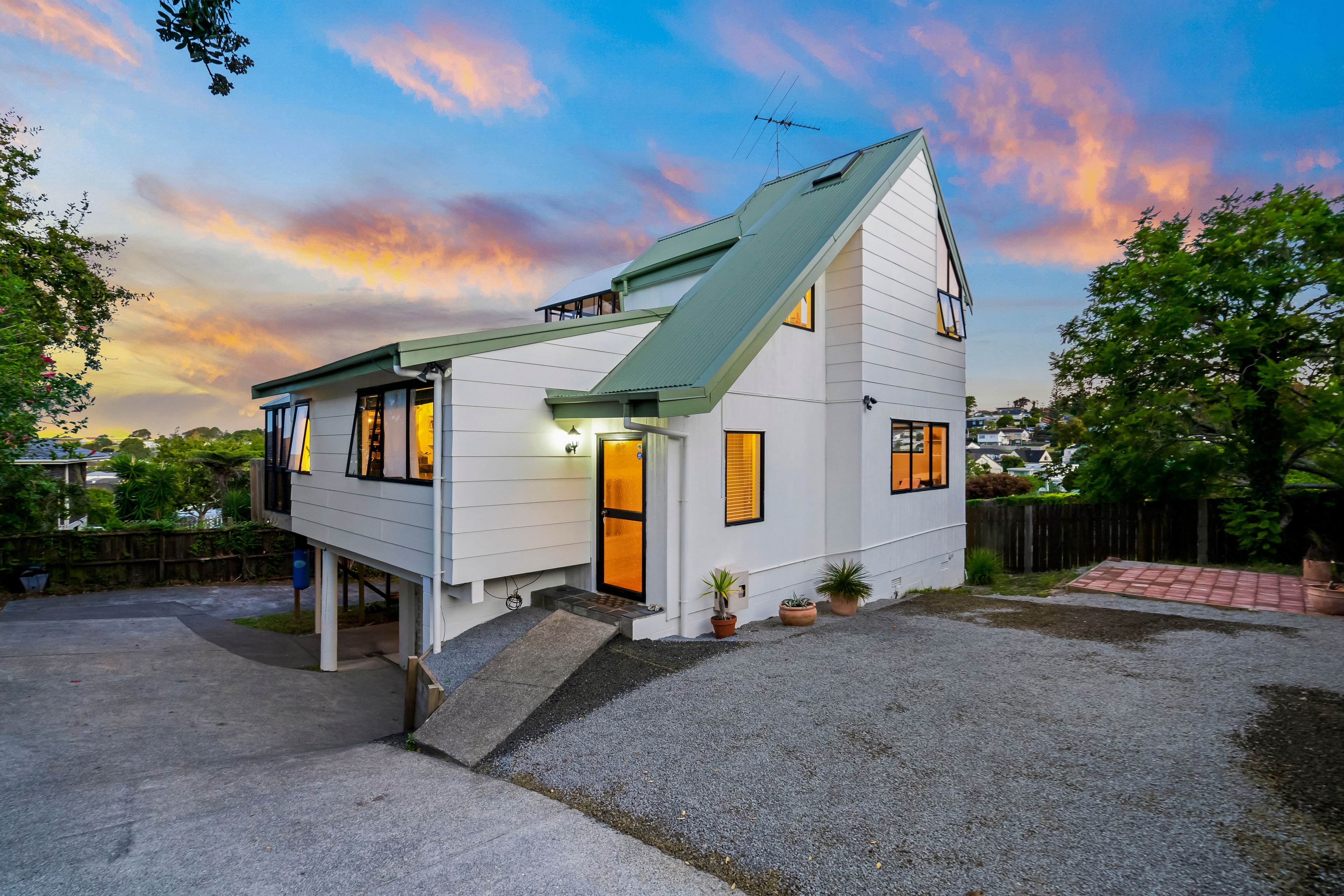 2/141 Weatherly Road, Torbay, North Shore City