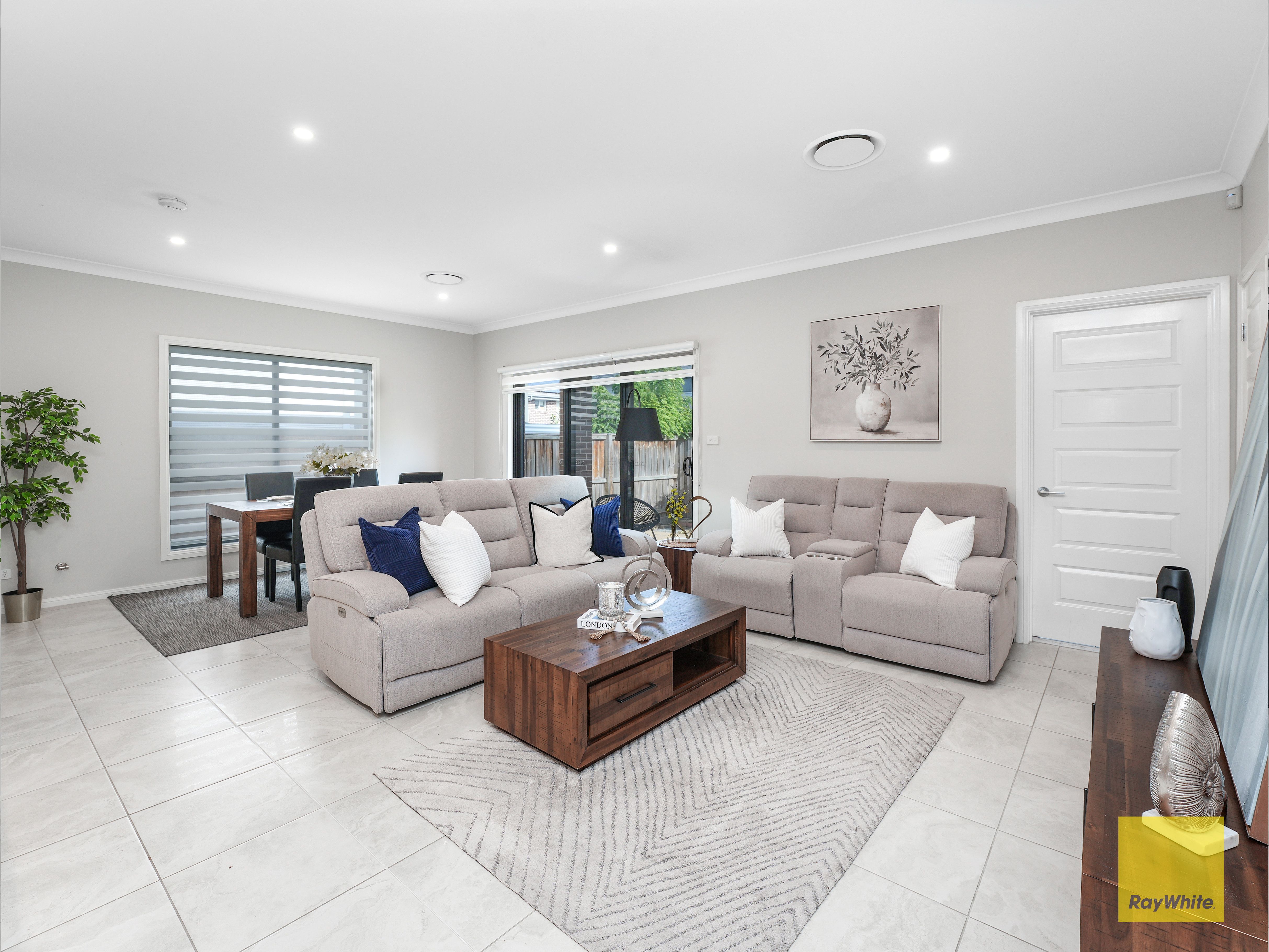 28 Bowen Circuit, GLEDSWOOD HILLS, NSW 2557